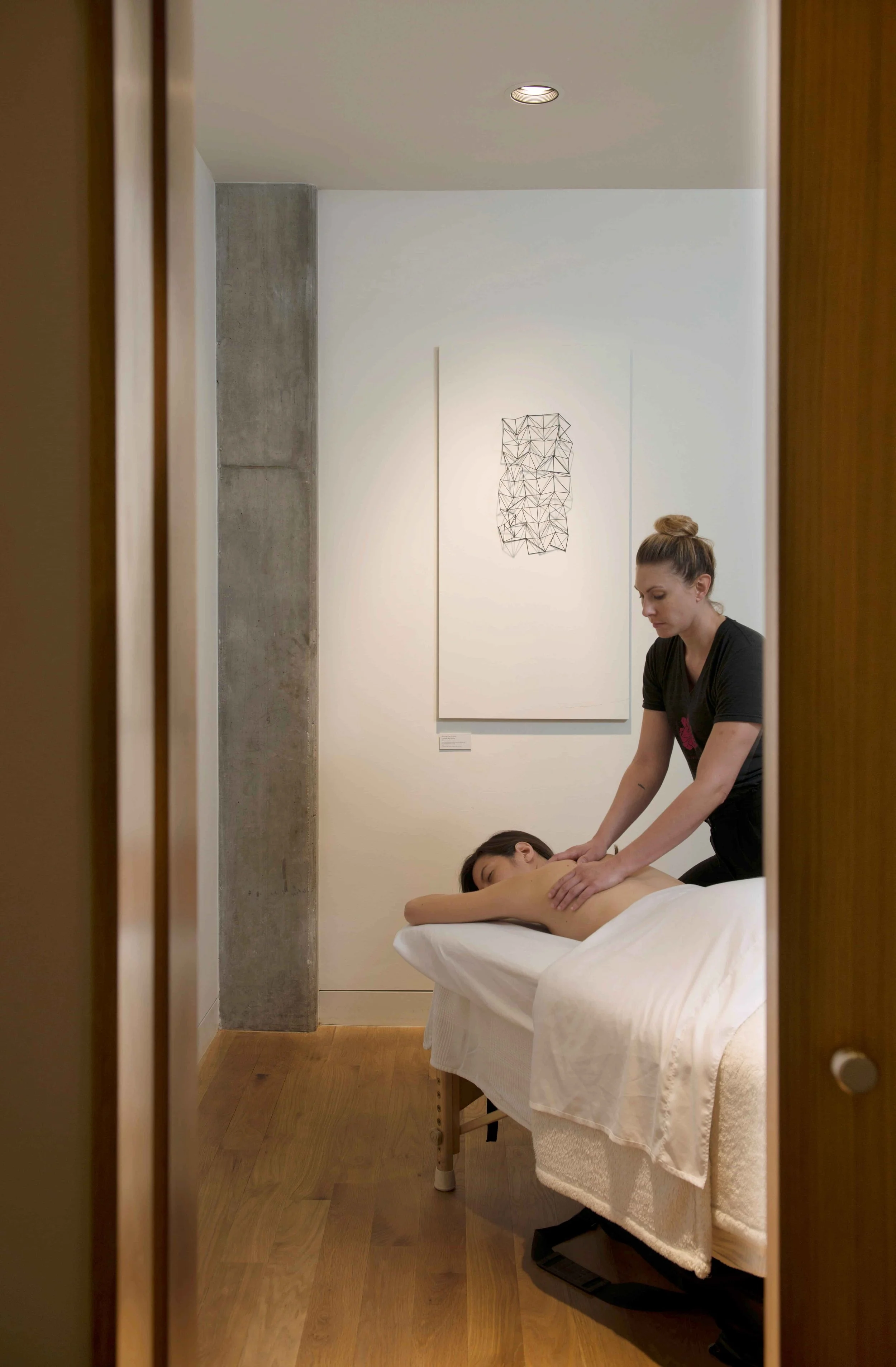 2nd-street_massage_mh-3203_edit copy.jpg