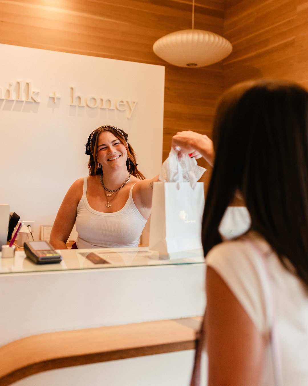 Still searching for the perfect Mother&rsquo;s Day gift? Treat her to a spa day at @milkandhoneyspa and top it off with something special from their retail shop. 💐