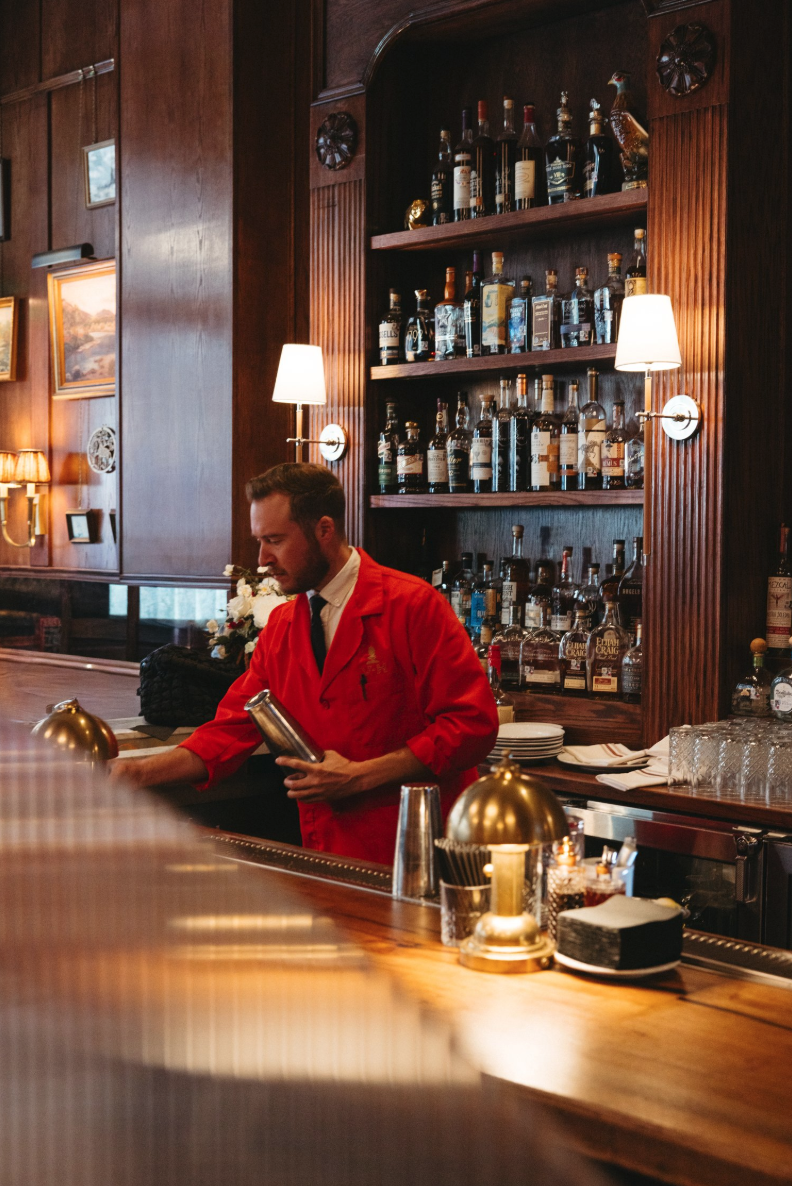 Vanhorns Bartender.png