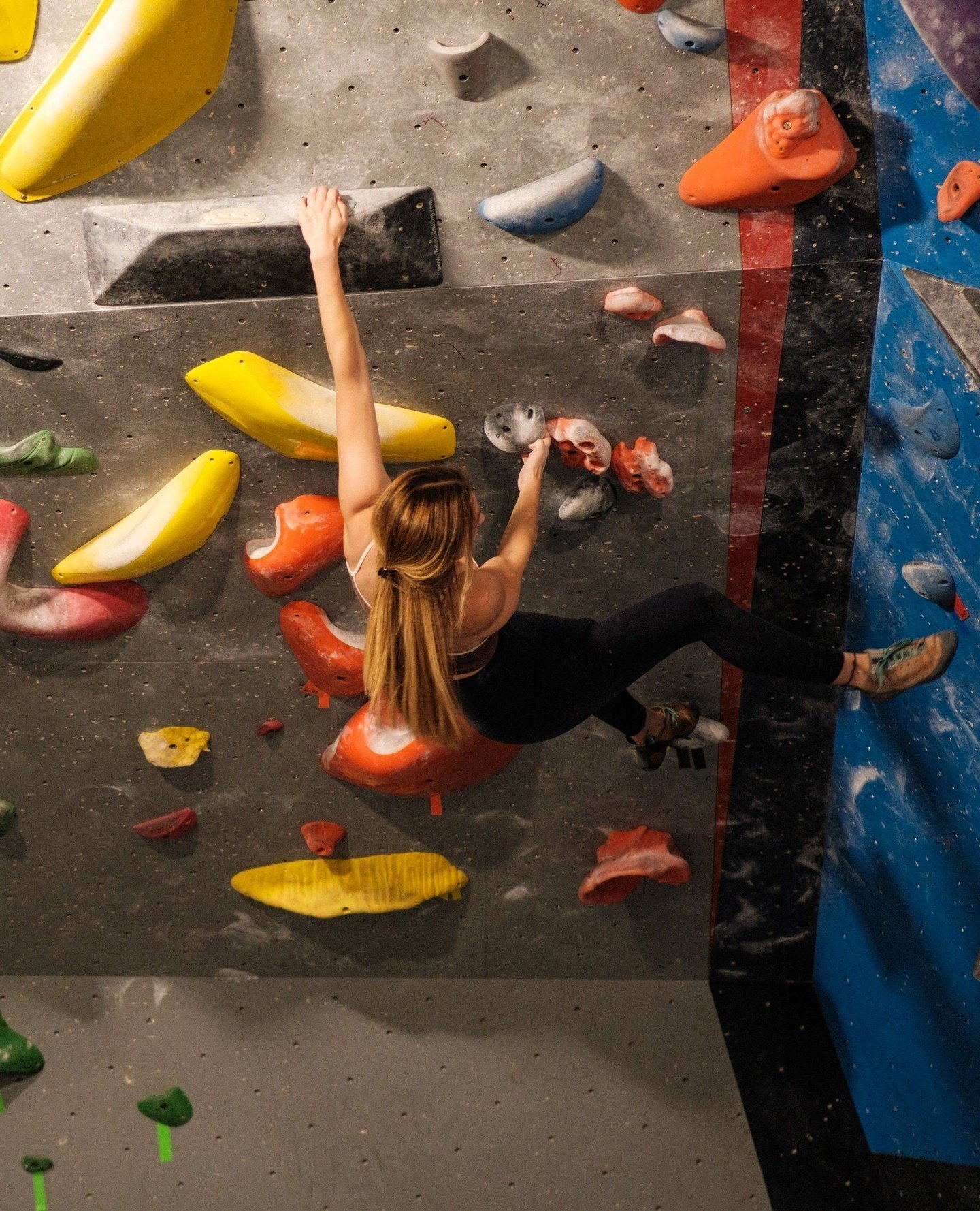 New discounts for you to come and climb!⁠
⁠
🪨First timer Tuesdays, $15 intro packages🪨⁠
⁠
Come in on Tuesday, and if it is your first time climbing at Boulders, pay only $15 for an intro pass (which includes rentals).⁠
⁠
🪨Teacher Thursdays, $15 in