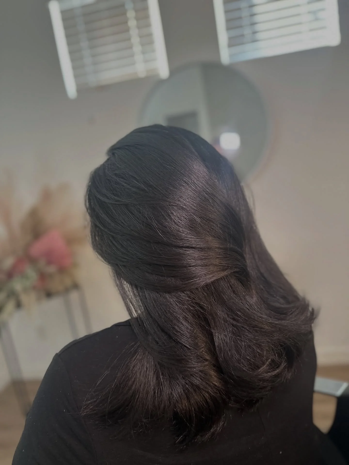 PSA. This is my old and first ever location at home, I am currently getting my new location in order so I can best service the valley 🫶🏾 

I look forward to meeting new faces! 

Here&rsquo;s some raw photos of my client and a beautiful silk press w