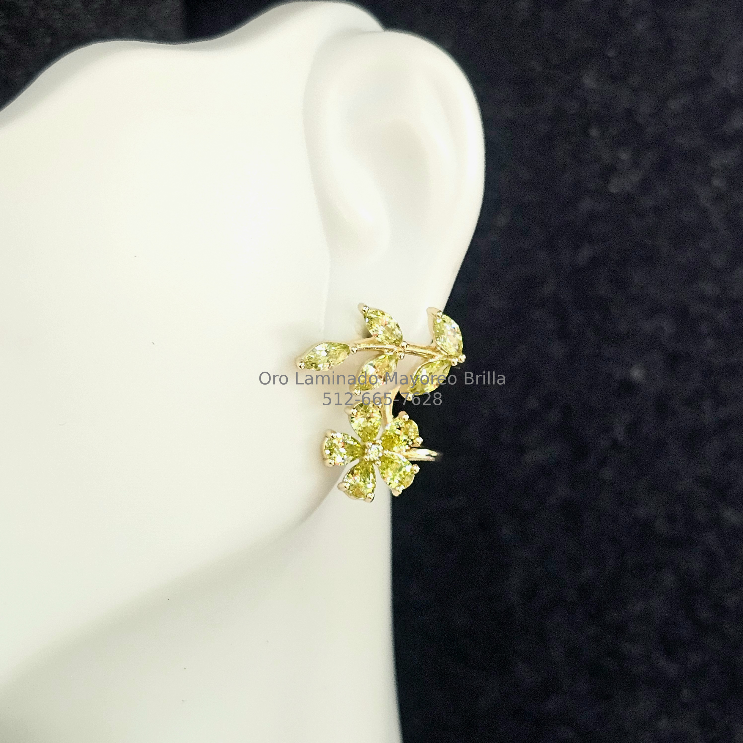 Arete Trepador de Flor Amarilla en Oro Laminado | Yellow Flower Climber Earring in Laminated Gold