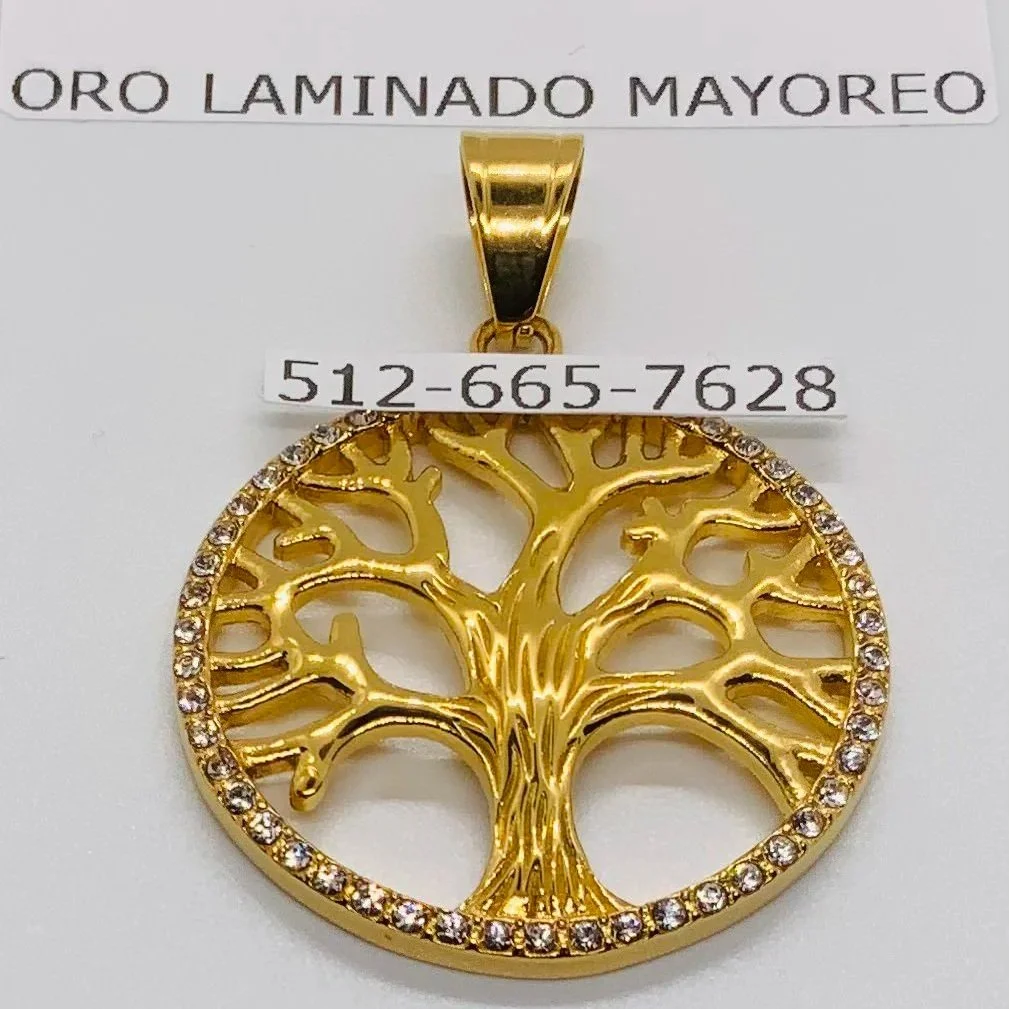 Dije de árbol de la vida dorado con borde de brillo. Gold Tree of Life pendant with sparkling border.