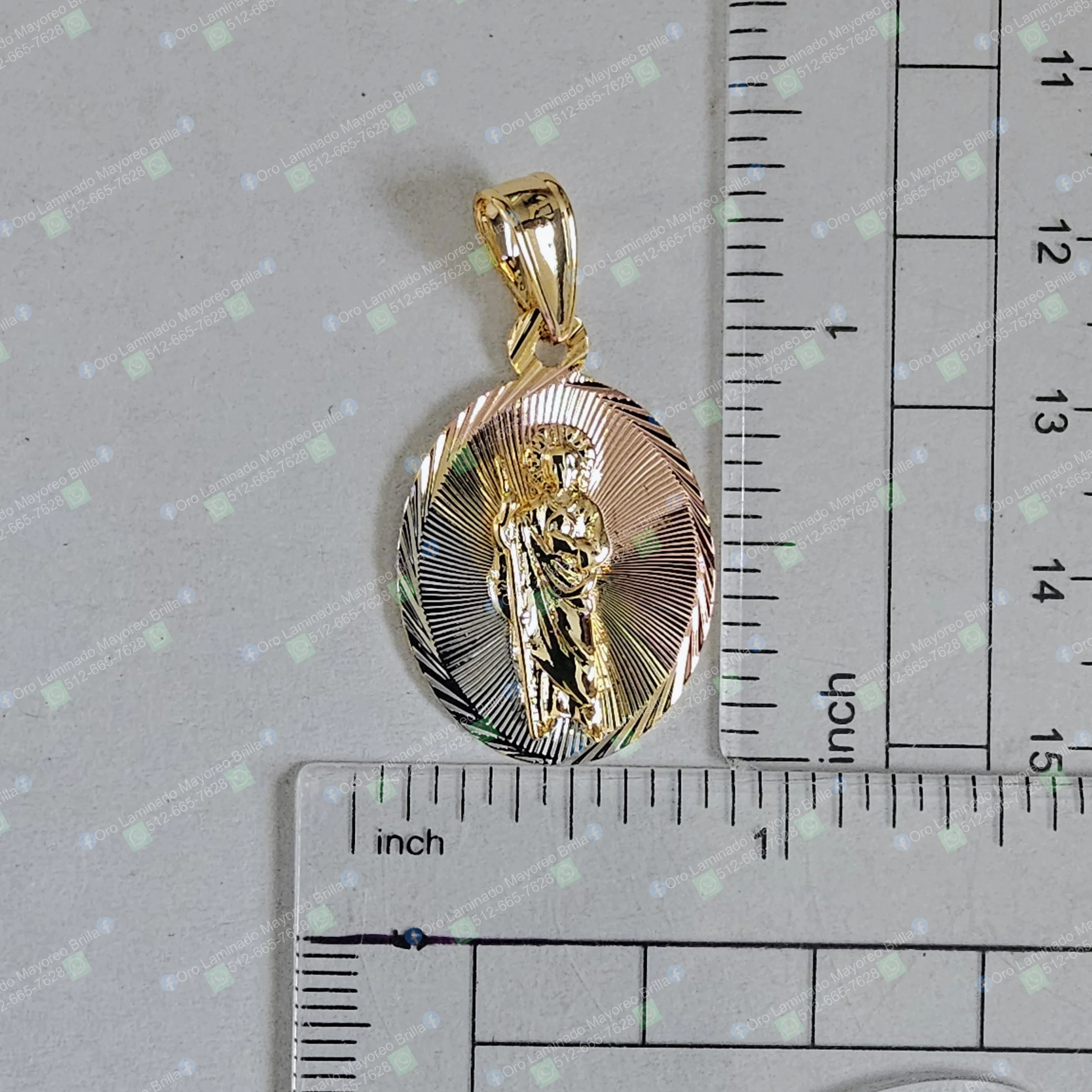 Dije San Judas ovalado tricolor color oro con diseño texturizado para joyeria mayoreo | Saint Jude oval pendant three-tone gold color with textured design for wholesale jewelry