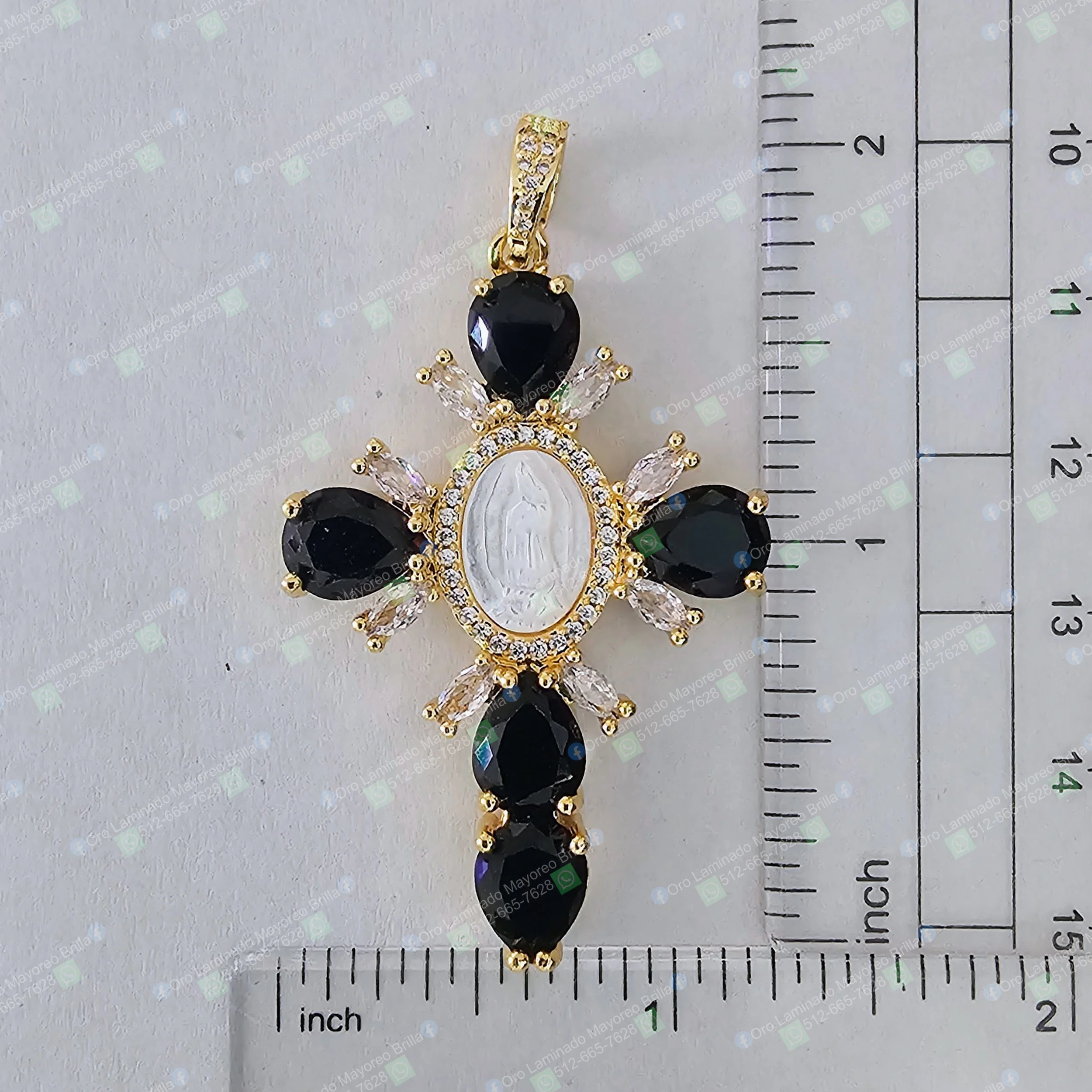 Dije de virgen y cruz color oro con piedras negras y piedras decorativas claras | Gold color Virgin Mary and cross pendant with black stones and clear decorative stones