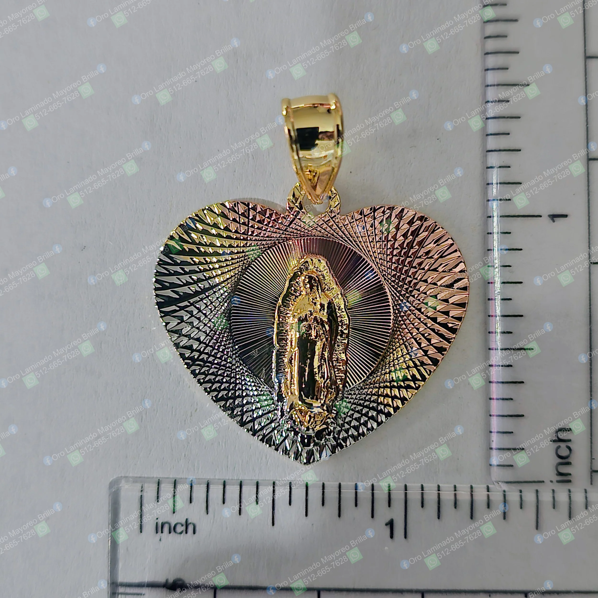 Dije corazón Virgen de Guadalupe diamantado tres tonos color oro | Virgin of Guadalupe heart diamond cut three tone gold color pendant