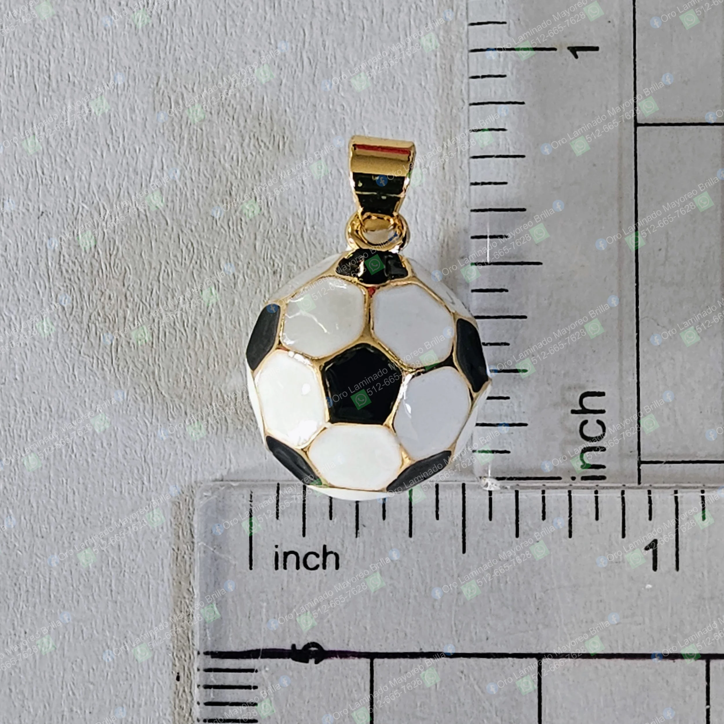 Dije balón de fútbol con esmalte blanco negro color oro mayoreo | Gold color soccer ball enamel pendant wholesale