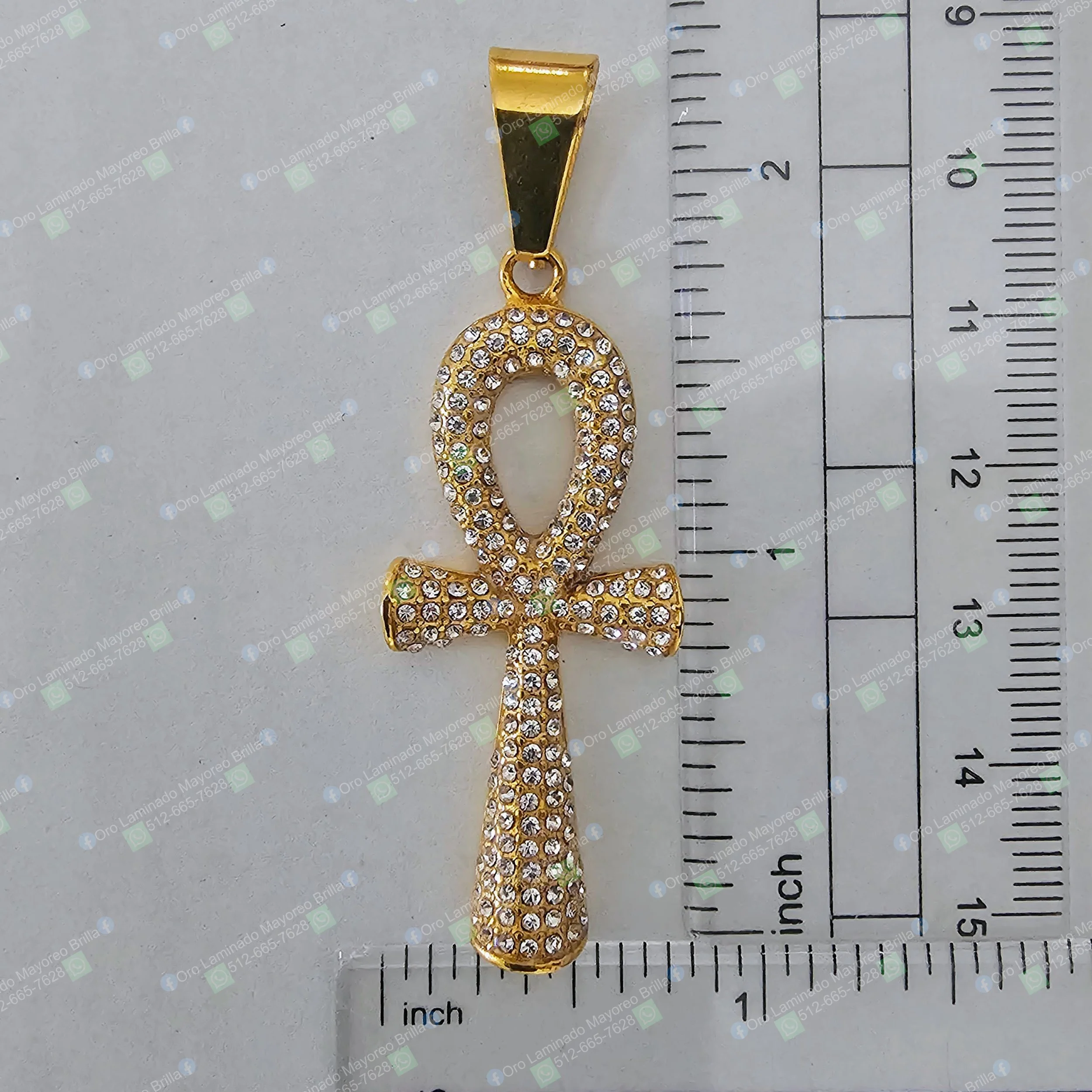 Dije anj color oro con piedras decorativas visibles | Gold color ankh pendant with visible decorative stones