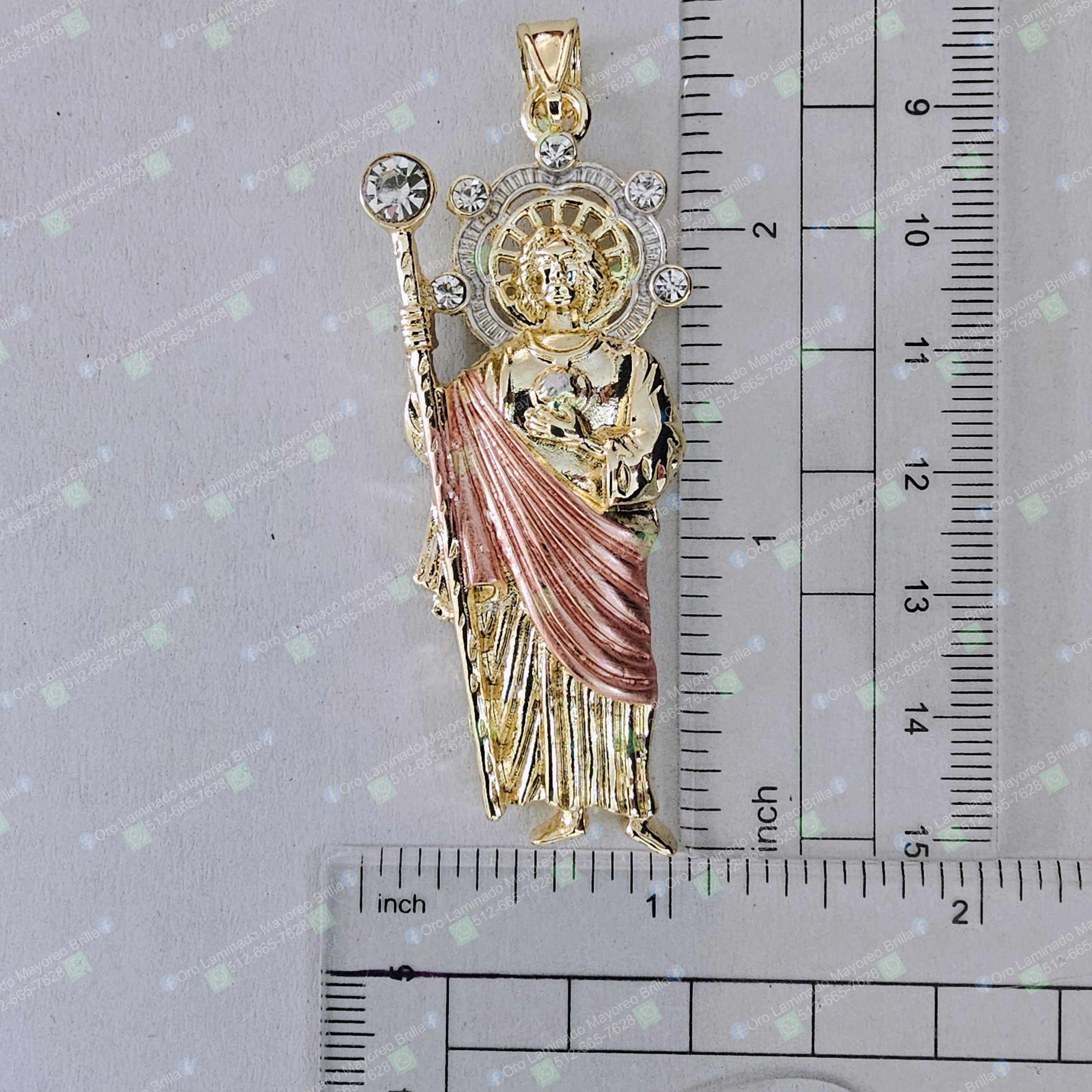 Dije religioso San Judas bicolor color oro con piedras brillantes | Gold color two tone Saint Jude pendant with sparkling stones