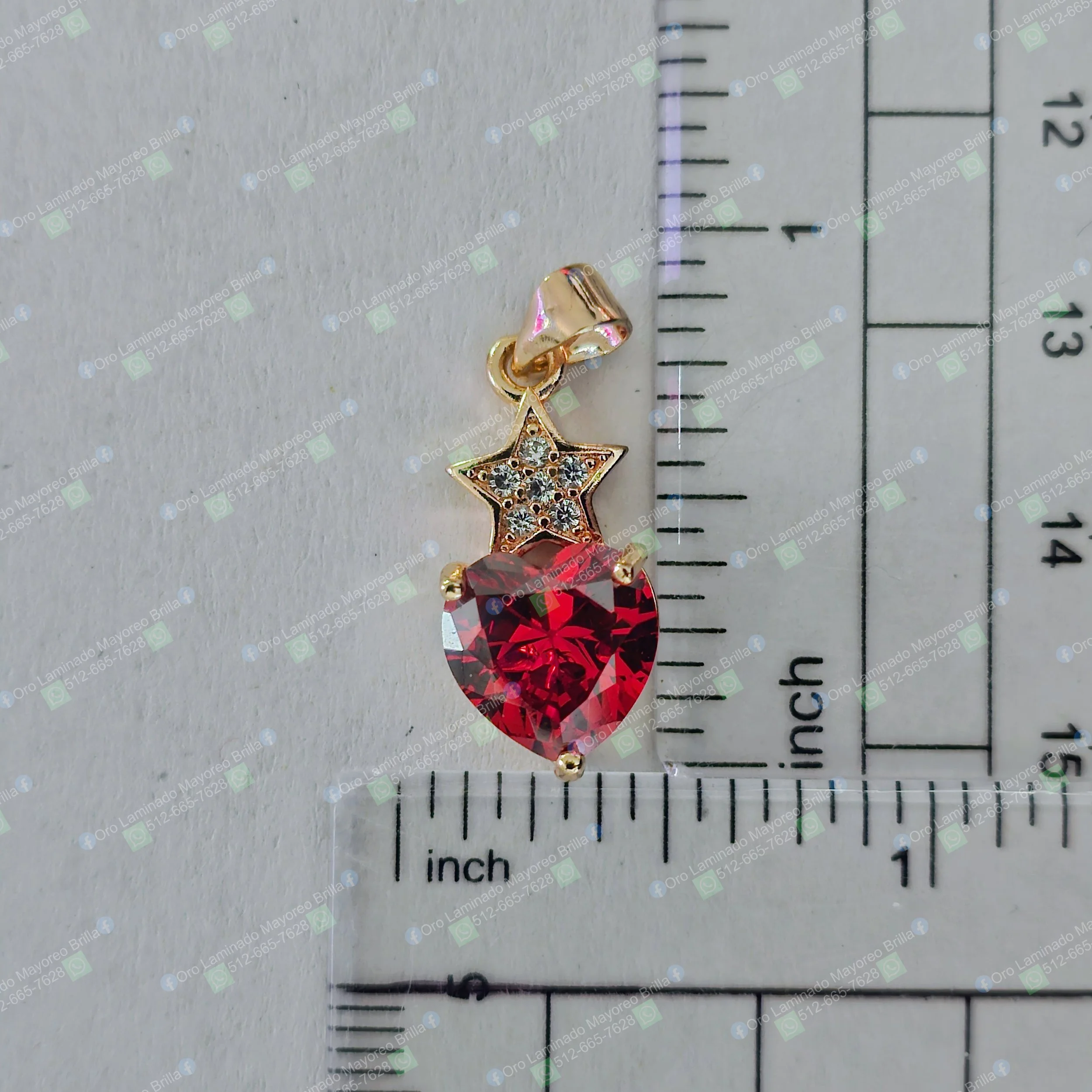Dije color oro con corazón rojo y estrella brillante | Gold color pendant with red heart stone and sparkling star