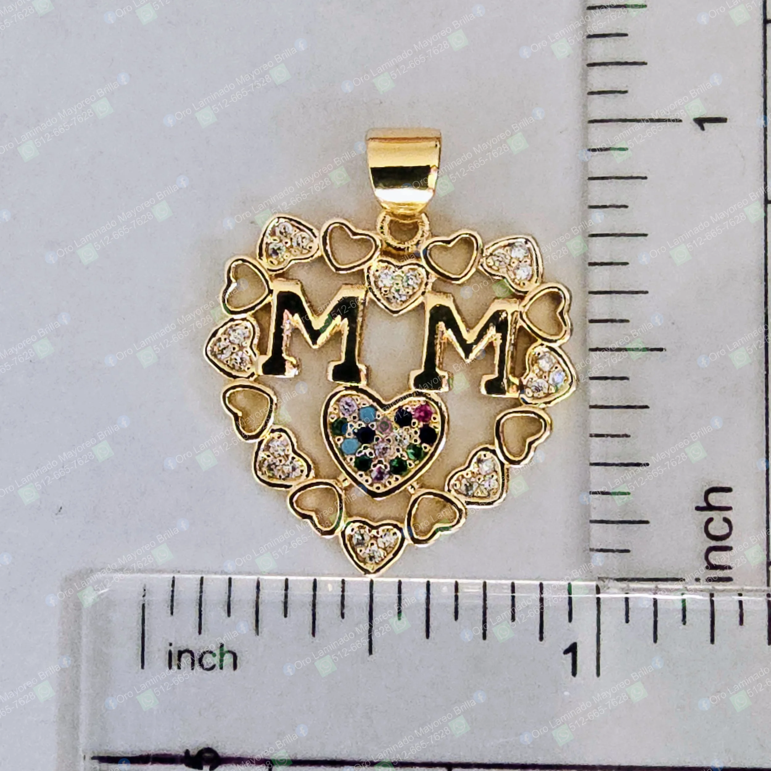 Dije corazón MOM con piedras multicolor color oro | MOM heart pendant with multicolor stones gold color