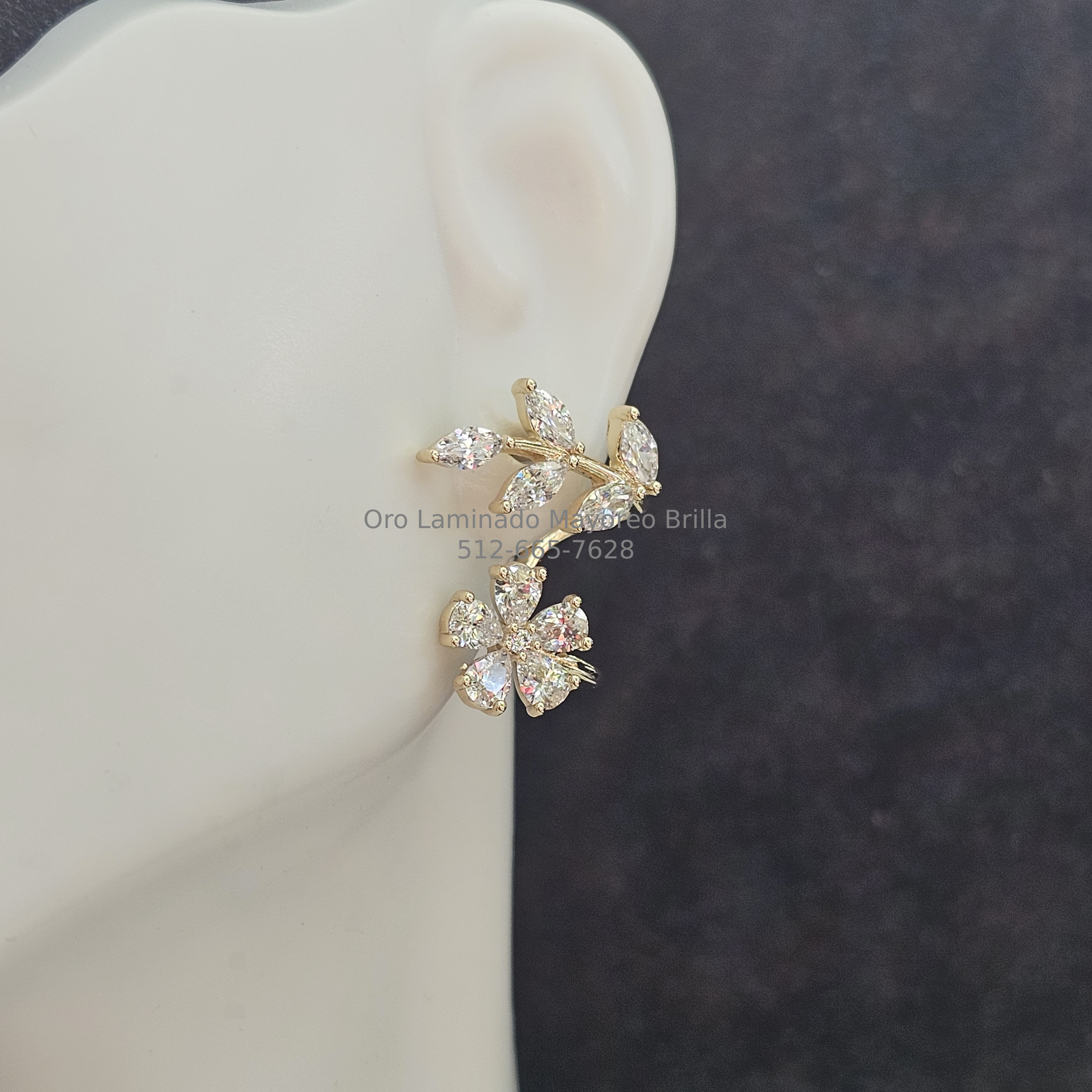 Arete Trepador Flor en Oro Laminado | Climber Flower Earring in Laminated Gold