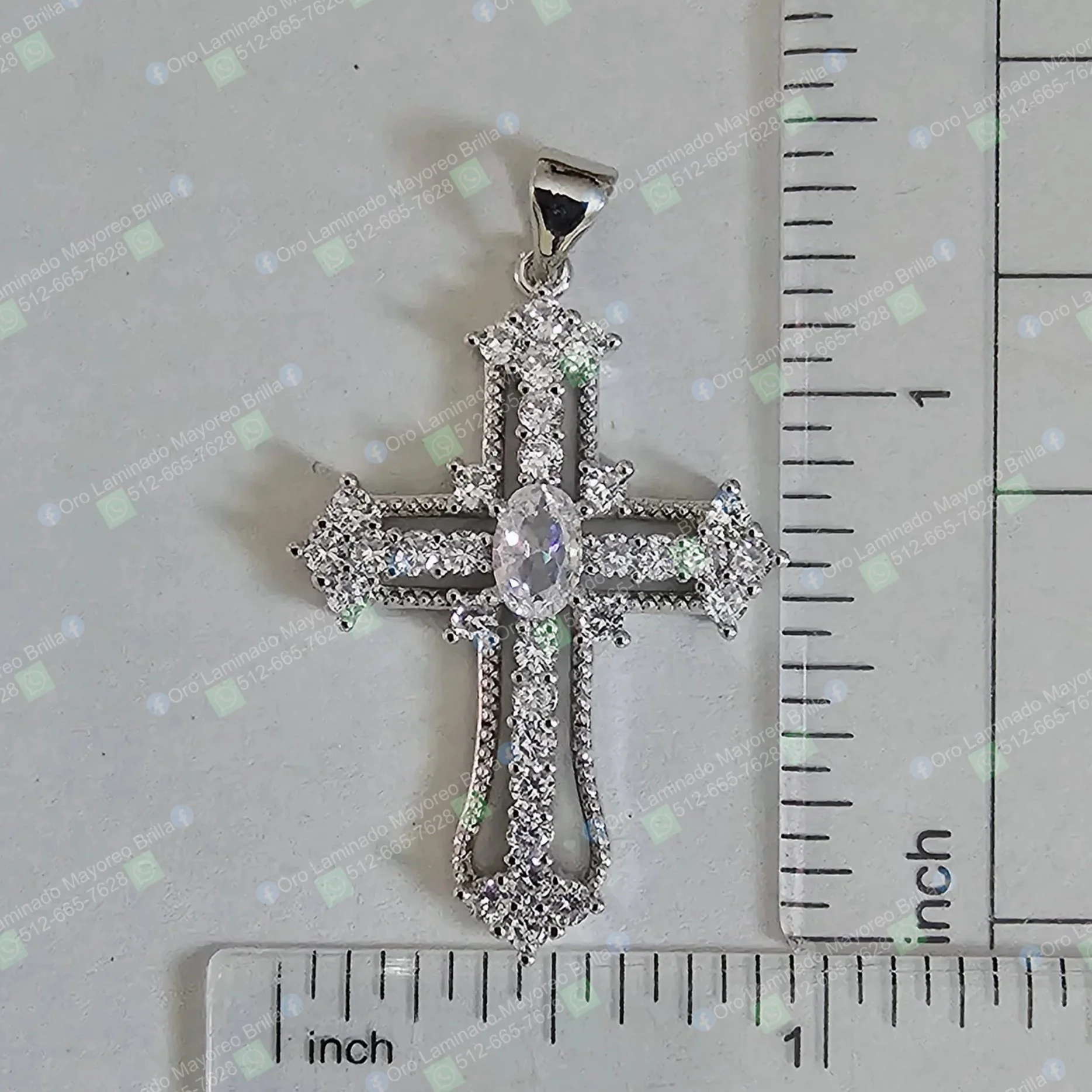 Dije cruz con piedra central y piedras brillantes color plata joyeria mayoreo | Cross pendant with center stone and bright stones silver color wholesale jewelry