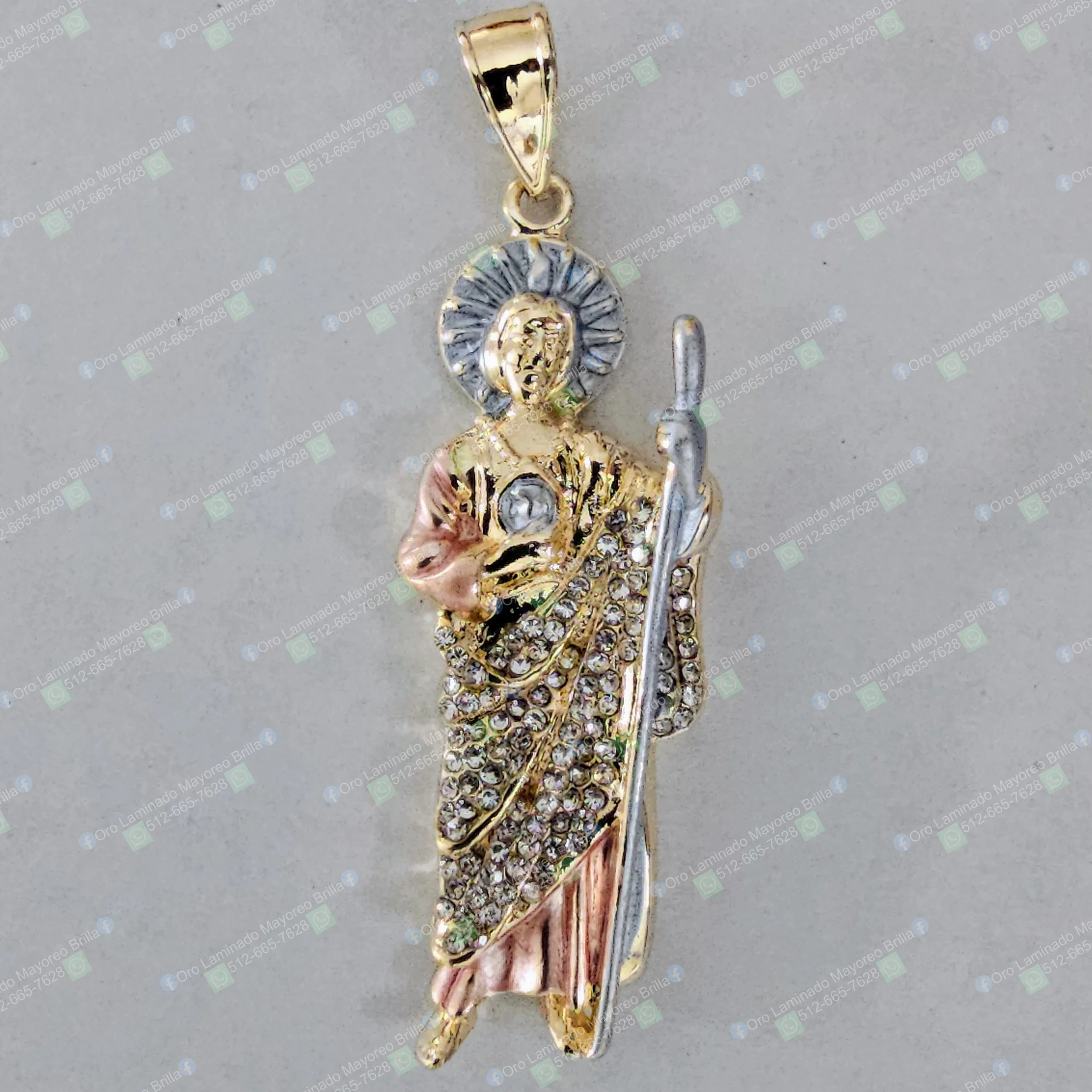 Dije religioso de San Judas Tadeo con piedras y acabado bicolor color oro joyeria mayoreo | Saint Jude religious pendant with stones and two tone gold color wholesale jewelry