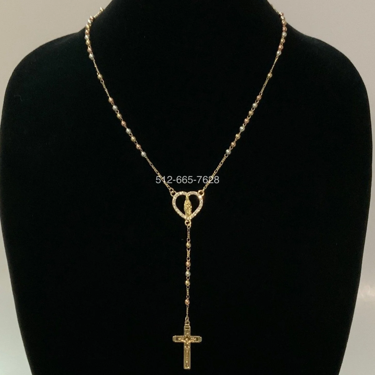Rosario laminado en oro de 20 pulgadas con corazón y cruz. Gold plated 20 inch rosary with heart and cross.