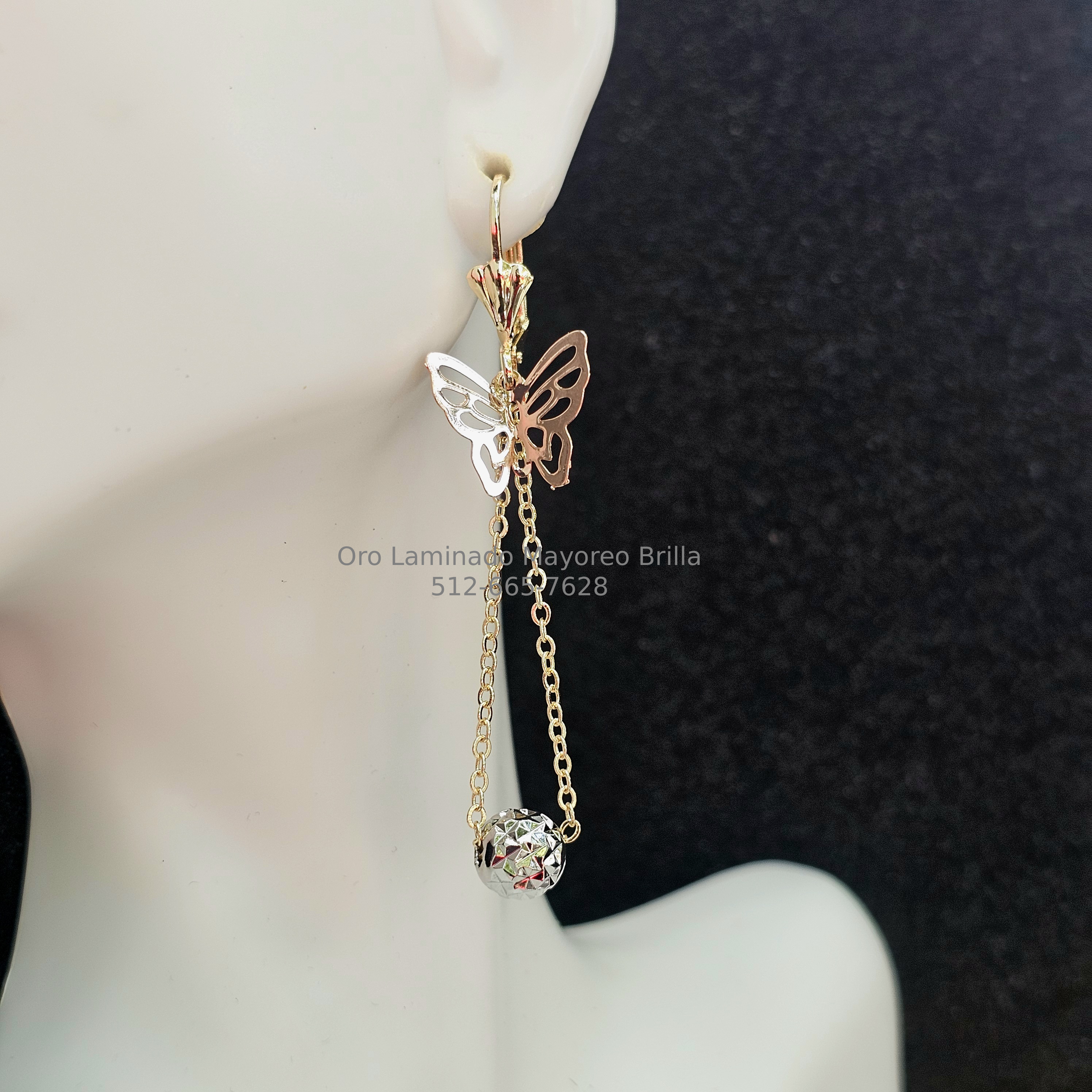 Arete Mariposas con Cadena y Dije en Oro Laminado | Butterfly Chain Drop Earring in Laminated Gold