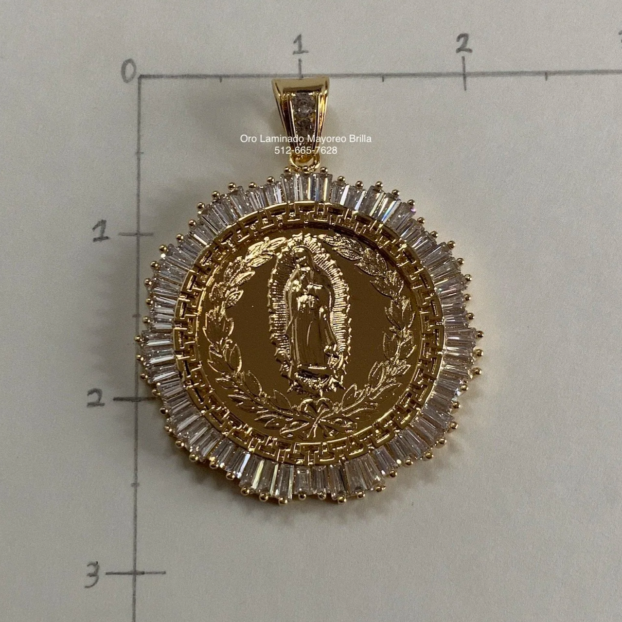 Dije Virgen de Guadalupe redondo con circonias | Round Virgen de Guadalupe Pendant with Stones