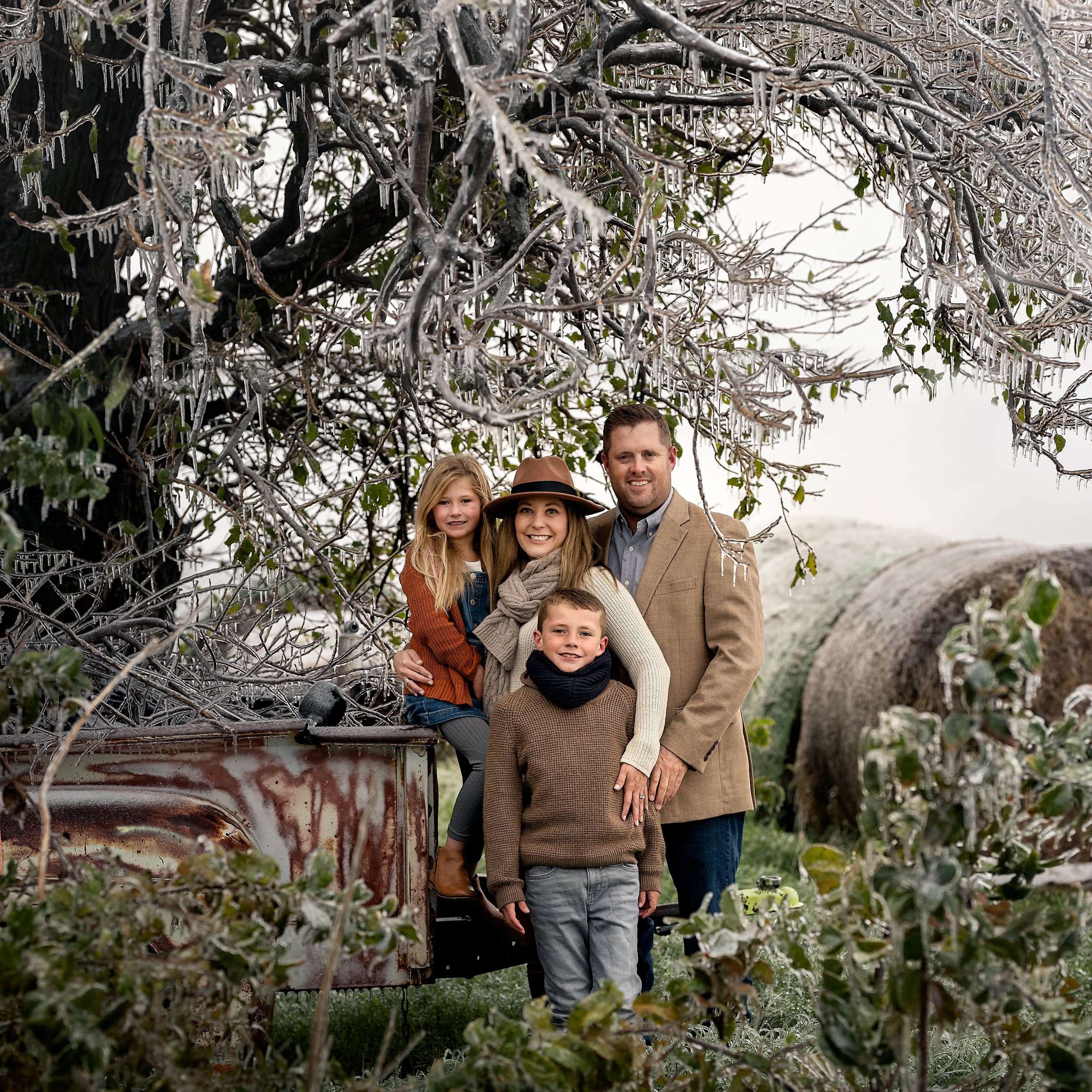 Angie Perisse - Portfolio - The Frost as a magical backdrop - Children, Pets, Horses, Family and Studio Photo Shoot in Vernon, Texas, USA.