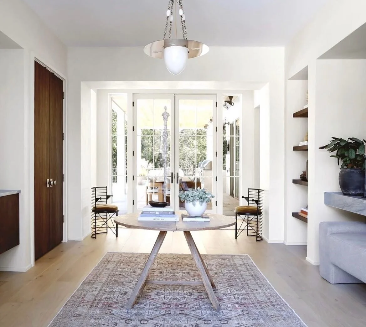 If you have a wide entry, add a table for decor and a place to put whatever you want!✨