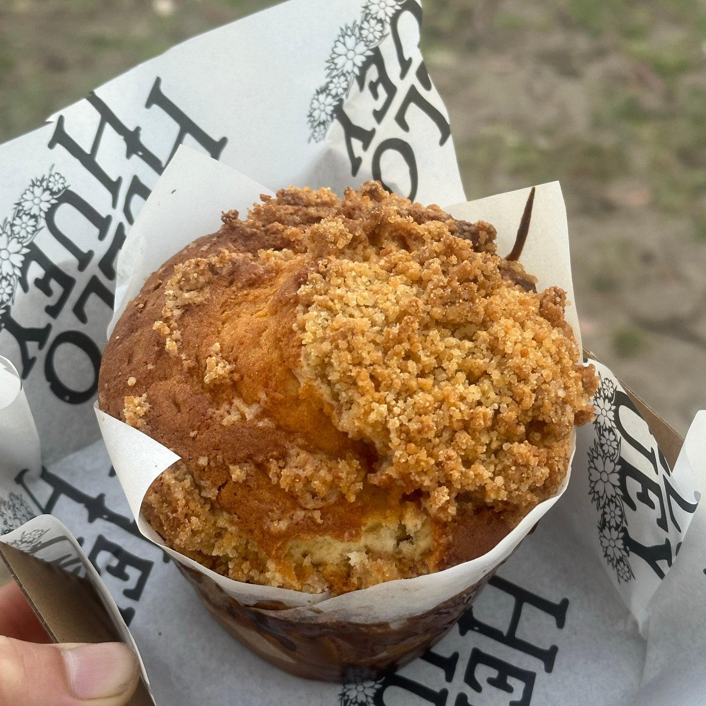 Big blueberry muffin 🫐
Crispy on the outside, soft in the middle and seriously yummy.