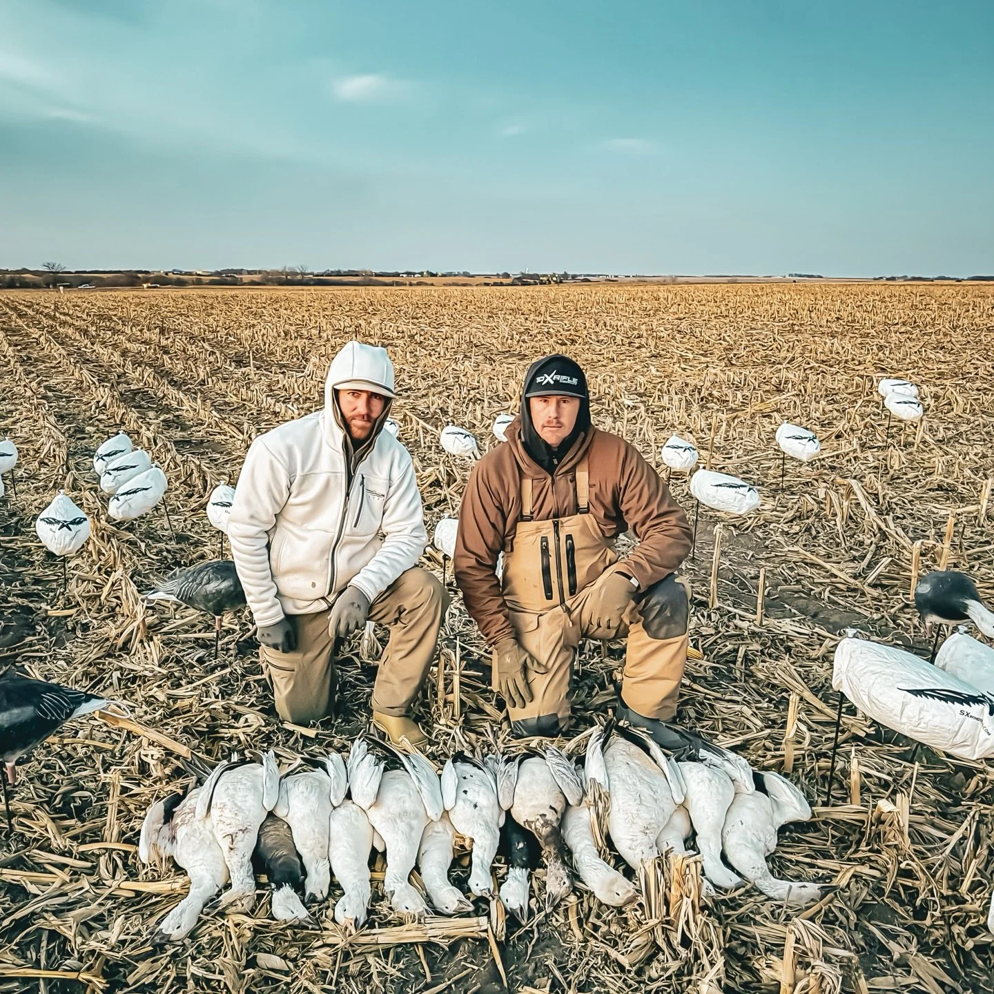 A productive few days, with more geese committing to the decoys. Looking forward to the weekend with plenty of juvies to the south.

#snowgoosehunting #waterfowlhunting