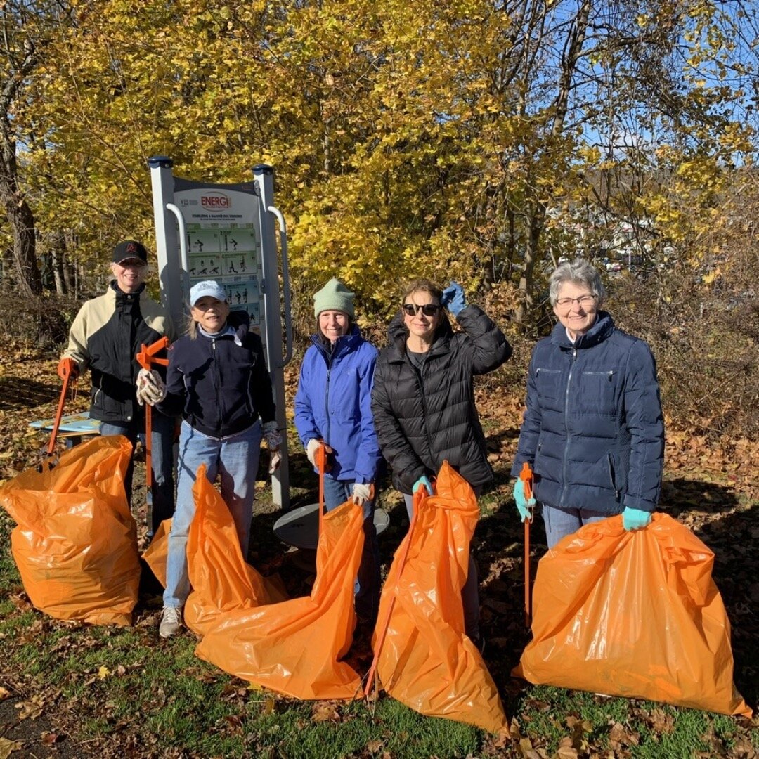 Our annual Great Fall Cleanup of 2023 took place at Jack Devito Park at Triangle shopping center. It was s sunny November day 🍁🌞