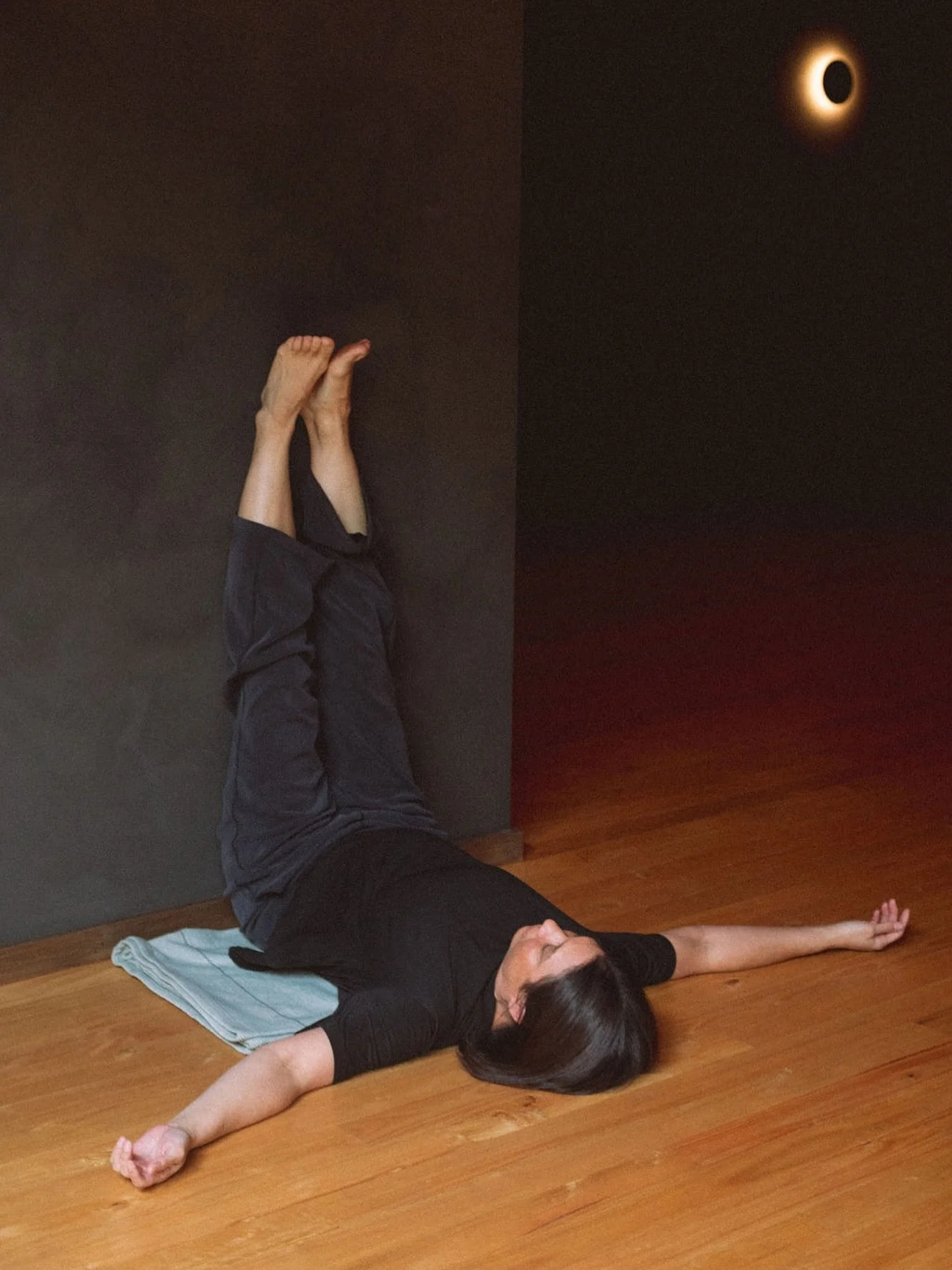 The courage to pause, allow for space between the thoughts, allow an idea to land, stare into the distance and become absorbed in awe.

So often we are tempted to fill the space, noise, distraction, action.

What exists there without control, without