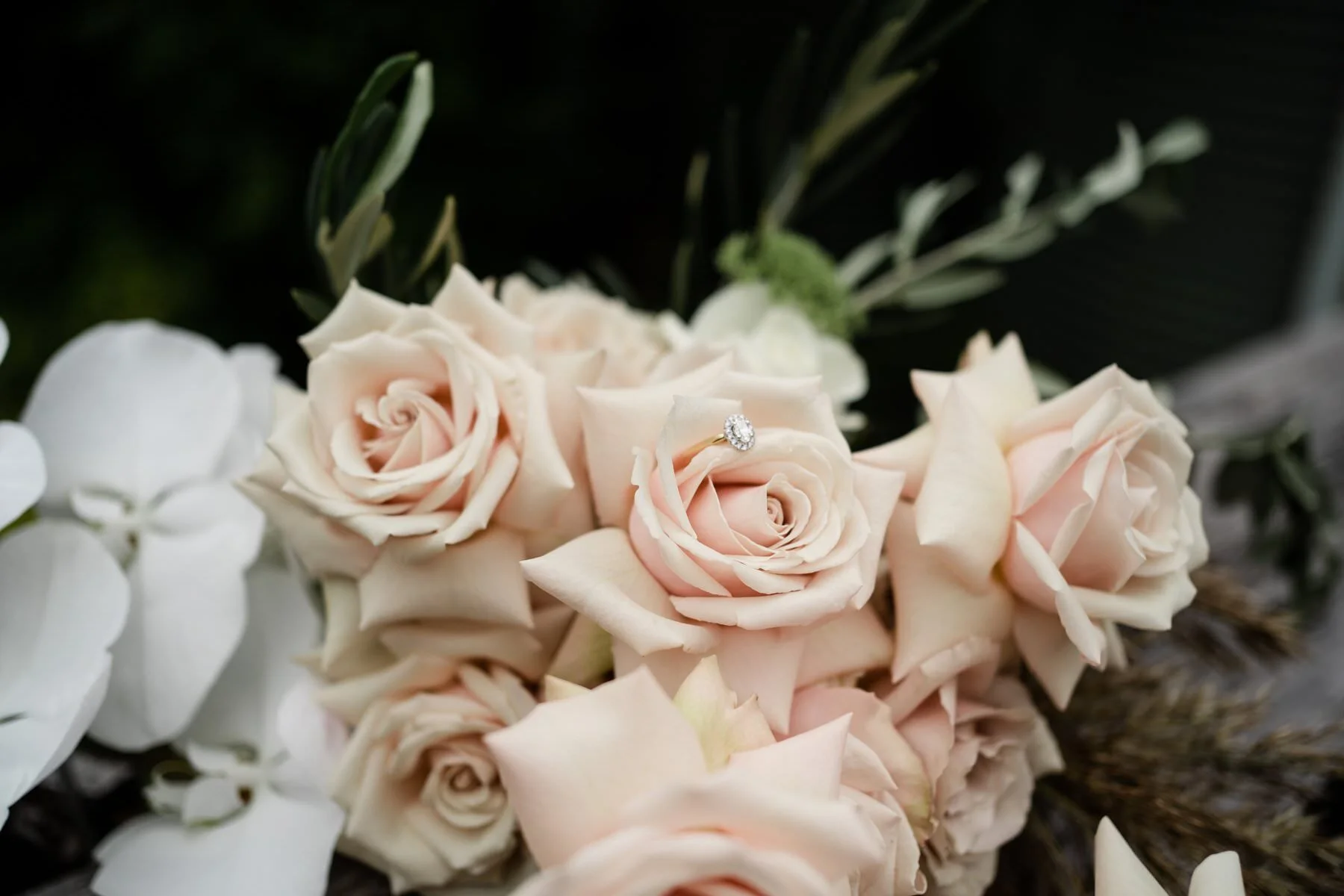 29thewoodhousewollombihuntervalleyweddingphotographer2.jpg