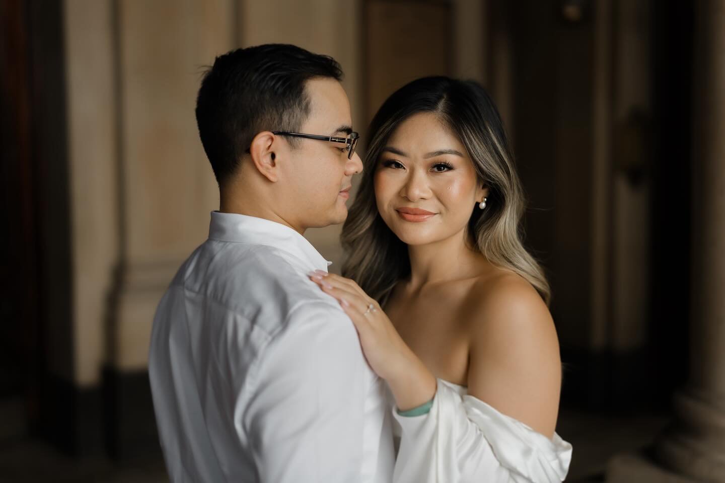 JENNY &amp; CHET | Loved running around Sydney CBD on the long weekend. The city was crazy busy, but capturing quiet moments with Jenny &amp; Chet in the middle of the chaos was a pretty cool contrast ✌️