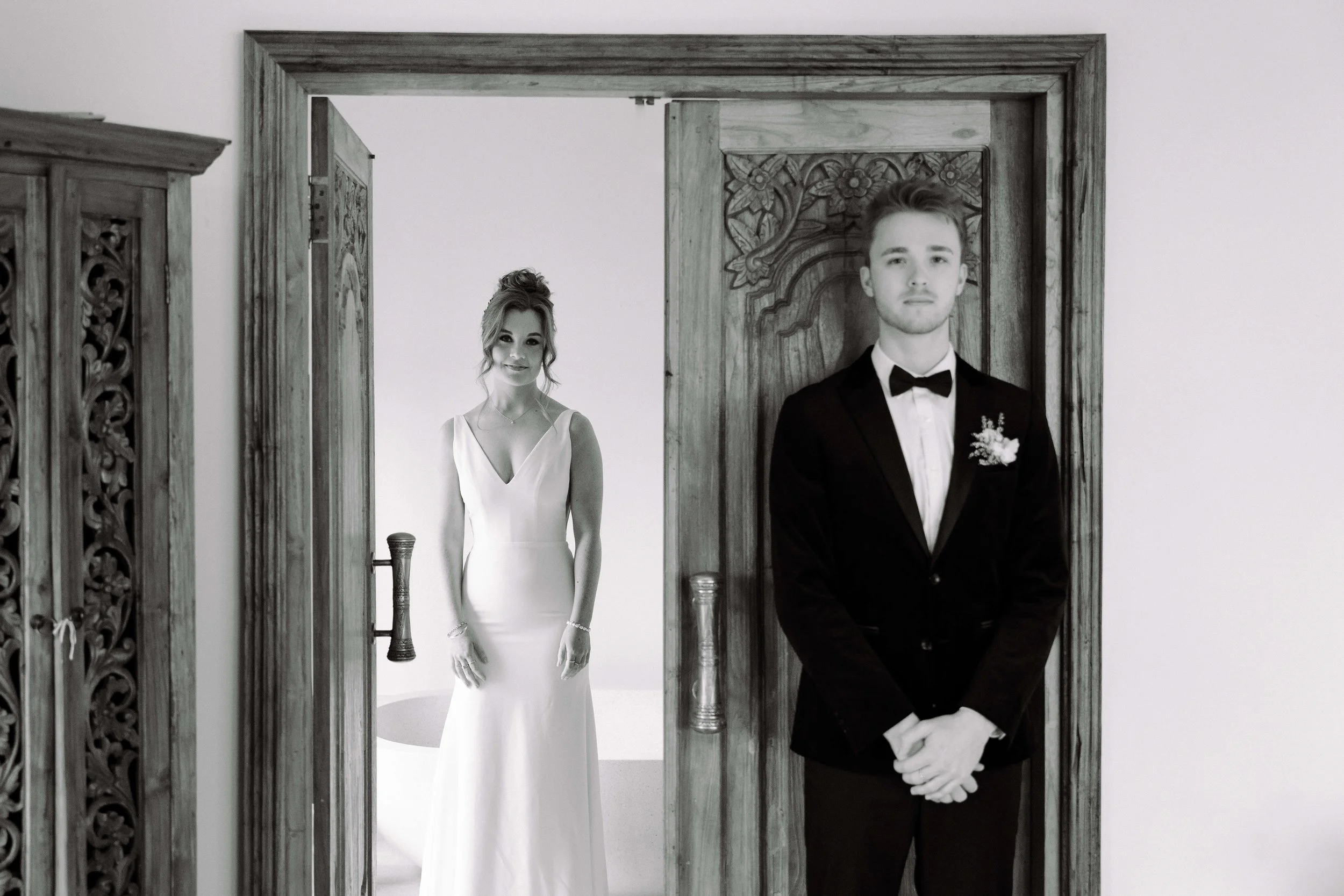 Relaxed wedding prep inside Leaves & Fishes accommodation