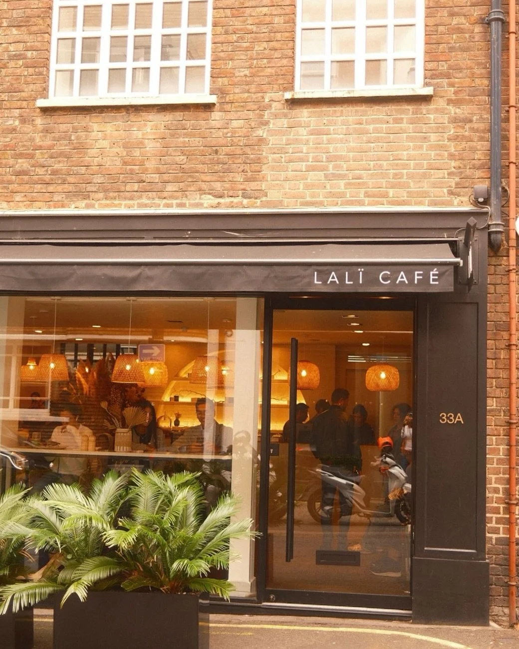 LALÏ moments ✨
.
.
.
.
.
.
.
.
#mayfair #londoncoffeeshops #londoncoffee #londonbrunch #londoncafe #london #londonlife #londonmatcha #londonlifestyle #londonnews