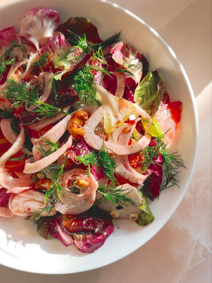 Perfection 👌🏼🍊&hearts;️
Blood Orange, Fennel, @natoora grumolo (any radicchio is perfect though), dill, cashew, pomegranate molasses dressing.
