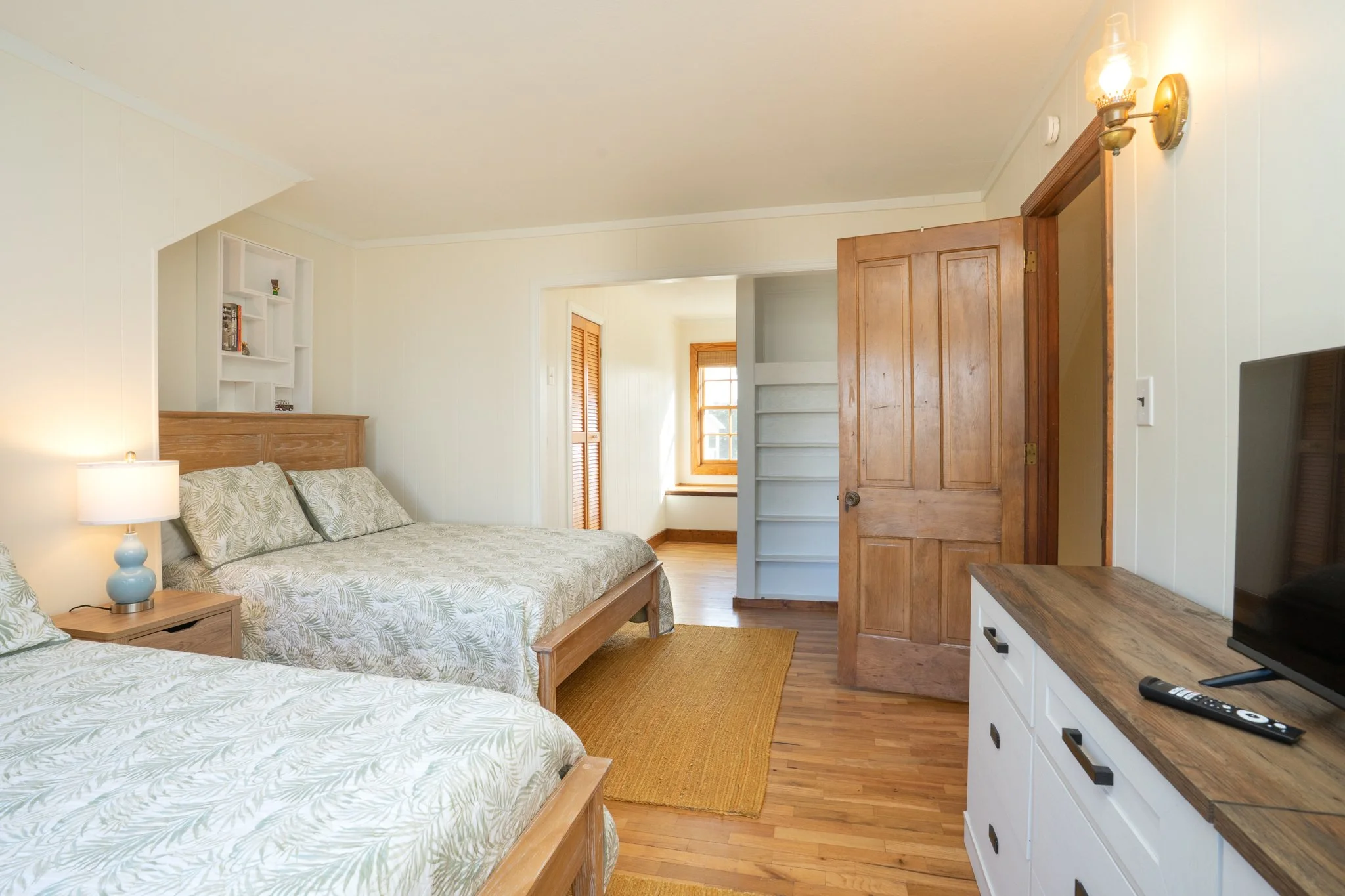 22 Upstairs Bedroom Double 2.jpg