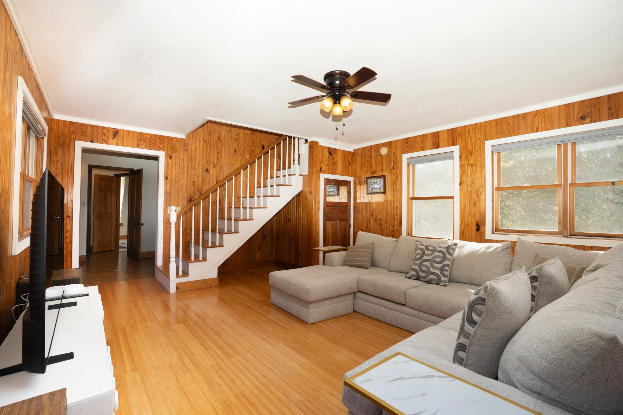 32 Upper Floor Living Room.jpg