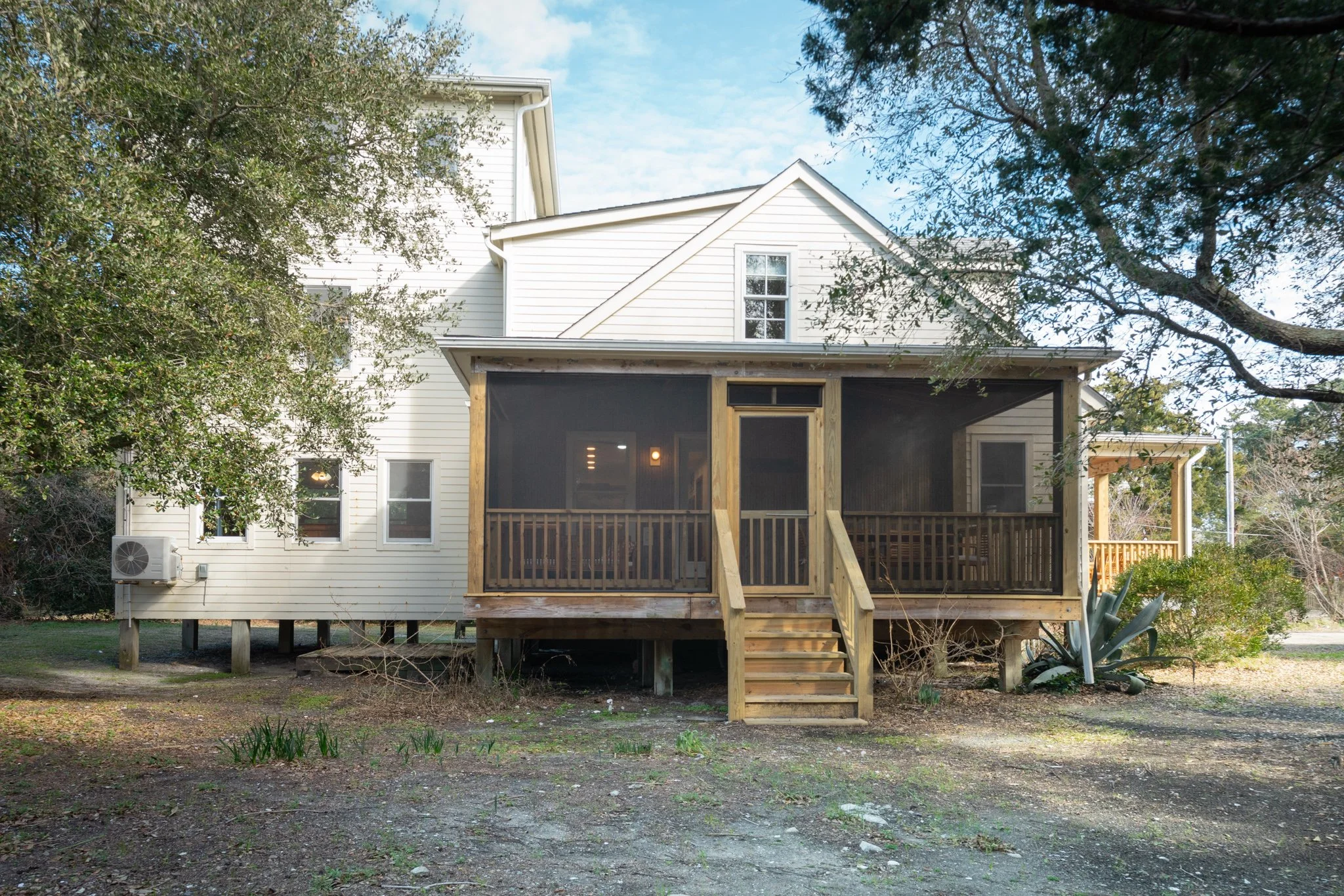 36 Exterior side porch.jpg