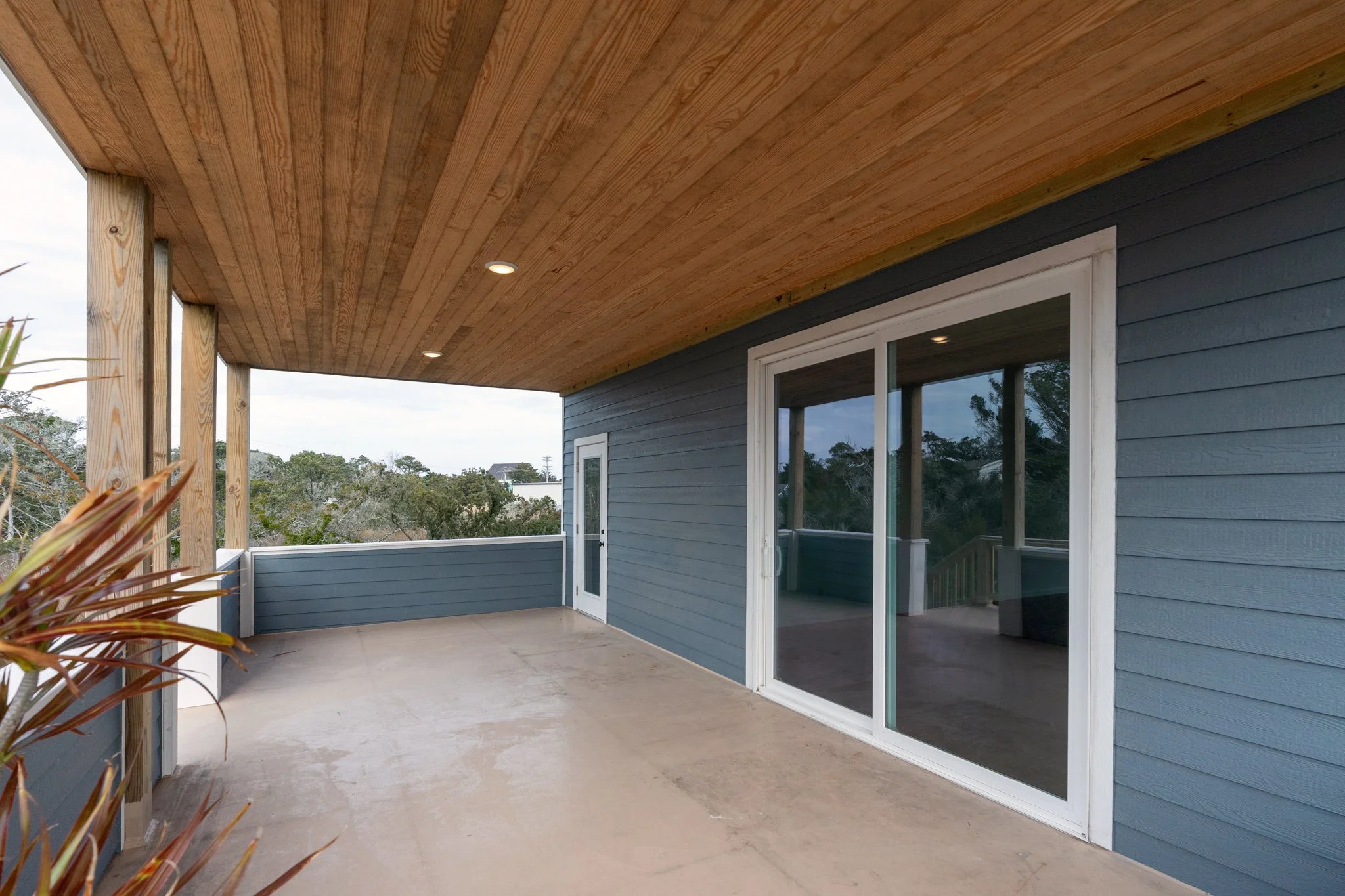 Entry Porch.jpg