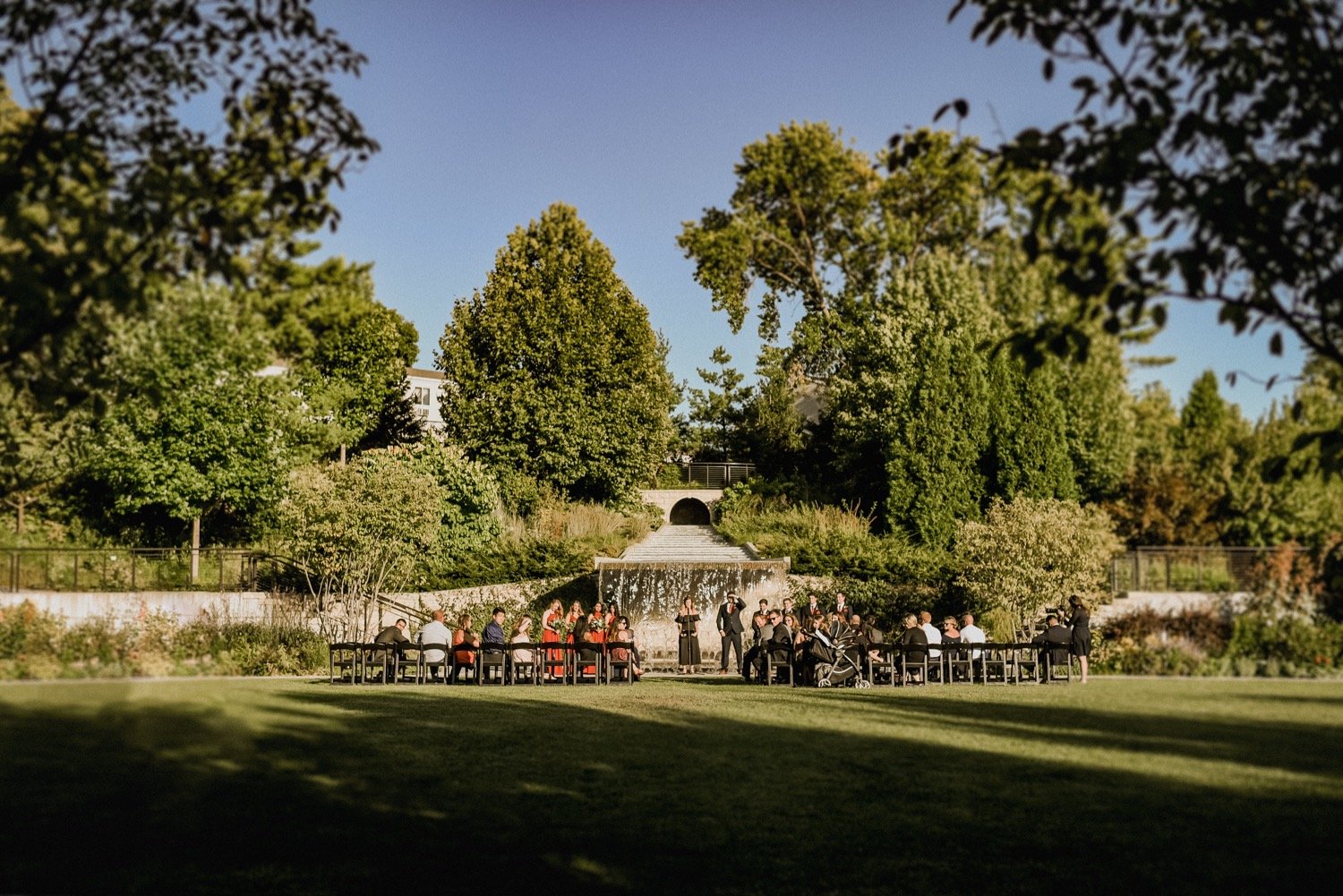 Outdoor-wedding-ceremony-at-Des-Moines-botanical-garden.jpg.jpg