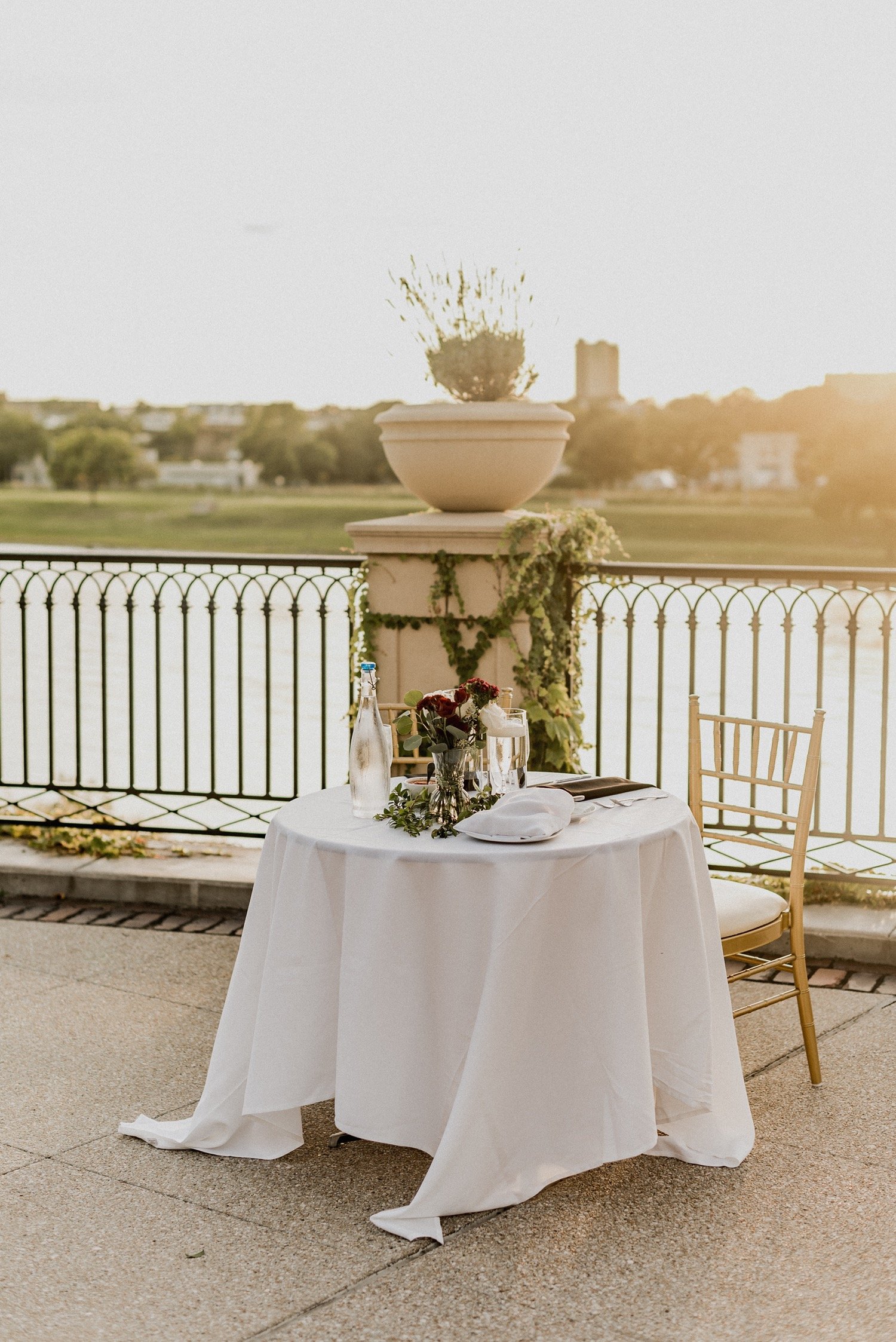 Outdoor-wedding-reception-dinner-iowa-Des-Moines-botanical-garden-sweetheart-table.jpg (1).jpg