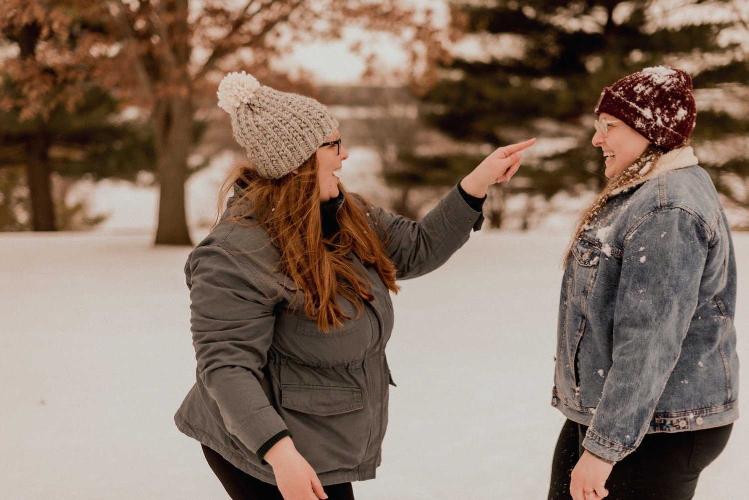 Couple-have-a-snowball-fight-in-the-park.jpg.jpg