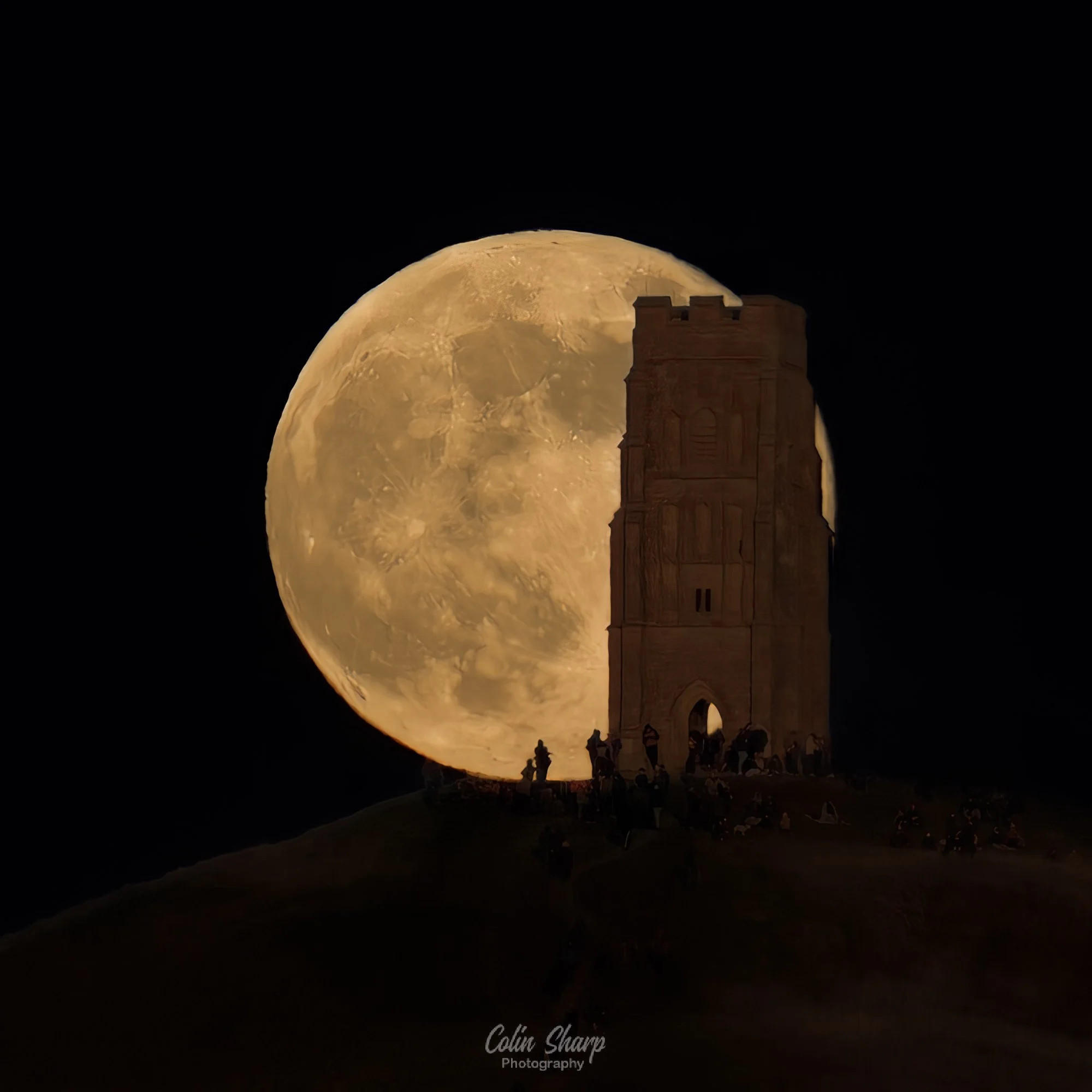 Watching The Wolf Moon Rising At Glastonbury, Jan 26