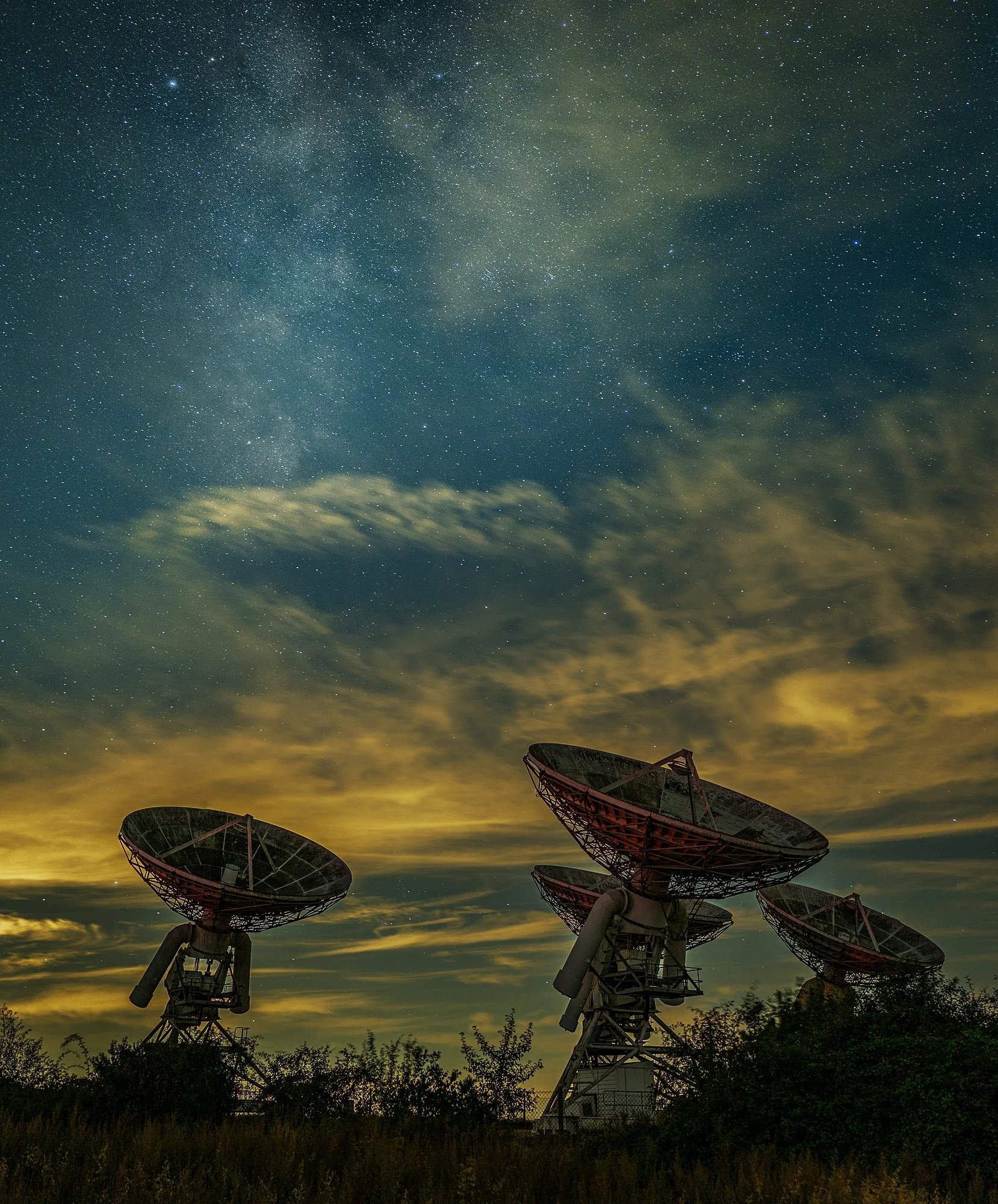 Milky Way above the Arcminute Microkelvin Interferometer at the Mullard Observatory near Cambridge