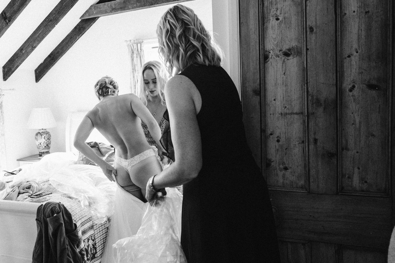 ALTERNATIVE WEDDING PHOTOGRAPHERS IN LONDON (24).jpg