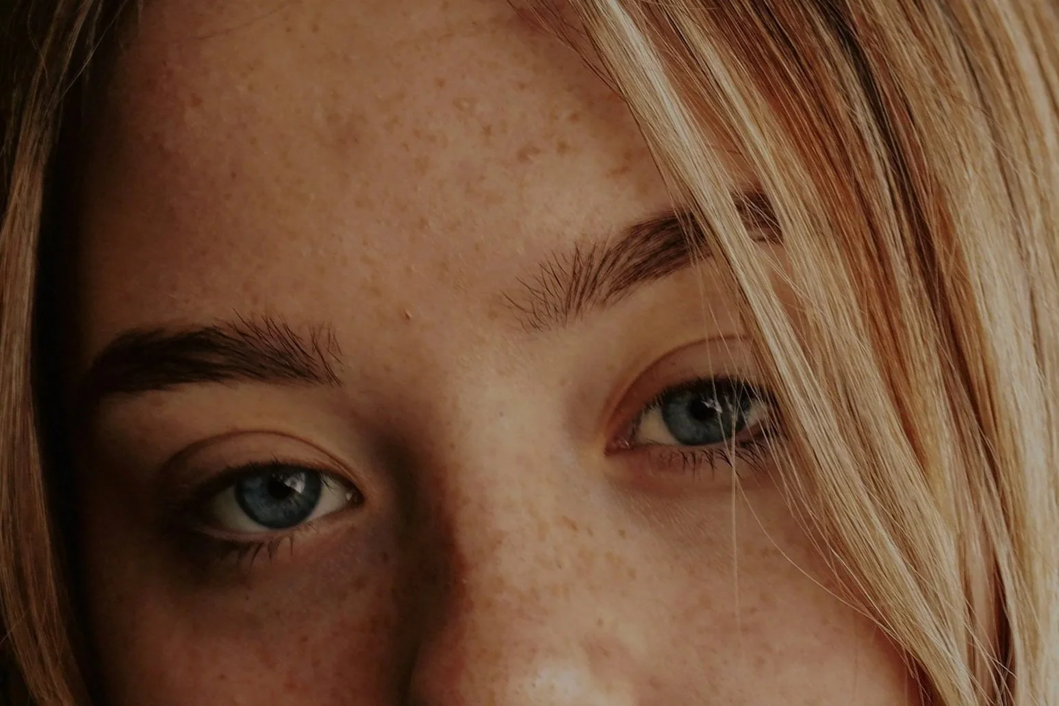 combination of microblading and powder to give you perfectly manicured brows