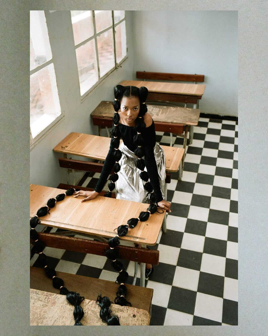 Mutation 

Lyc&eacute;e Lamine Gueye ancien VanVollenhoven  architecture Neo-Soudanaise (pr&eacute;sum&eacute; 1925/1936)  Tirage sur papier fine art . 

Photographer : @zenizena
Modele : @___hassanatou___ 
Prod : @chouetteprod 
Hairdresser : @carina