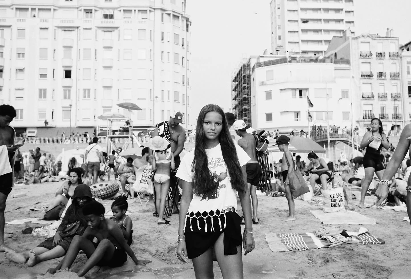 La jolie Delina sur la plage &agrave; Marseille.  Styling @heleneredolfi 💫