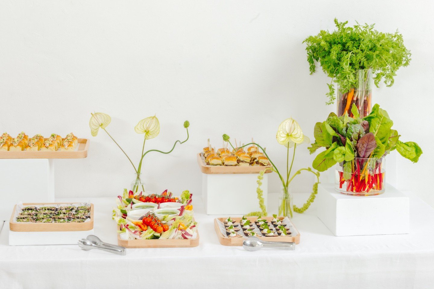 A grazing table designed to feel as good as it looks ✨
Seasonal produce, elevated presentation, and effortless drop-off delivery.