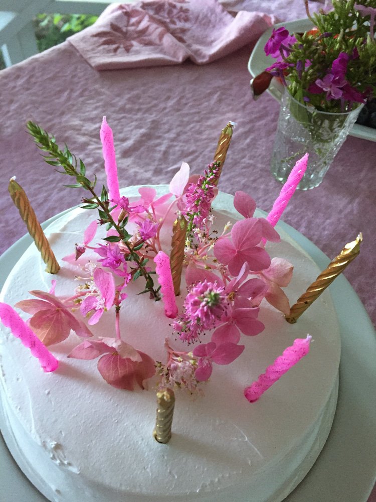 birthday cake decorated with flowers by Untold Imprint