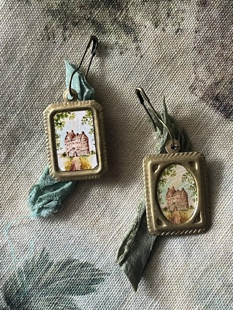 Lallybroch pins.jpeg