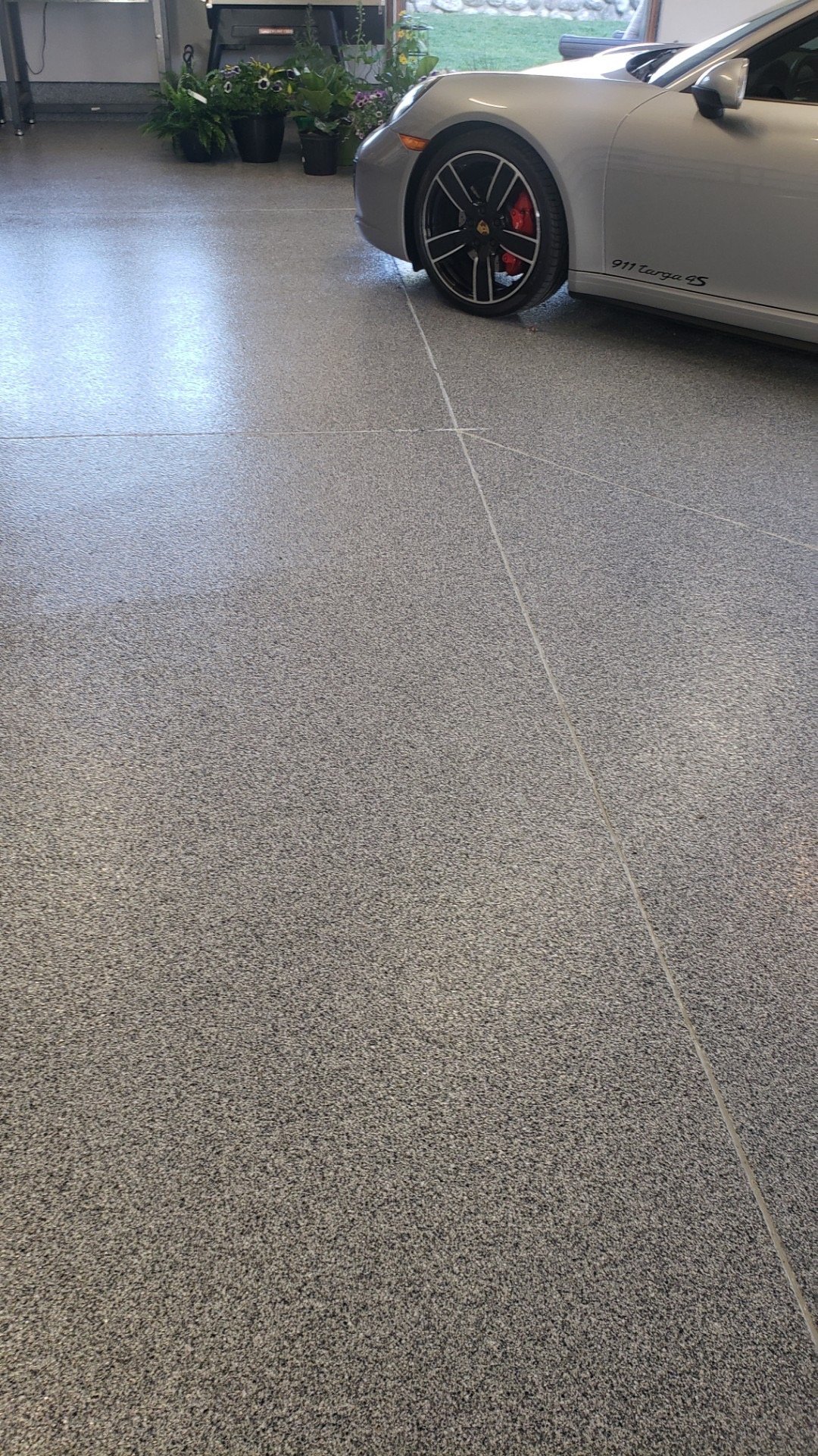Cascade paint flake floor system 