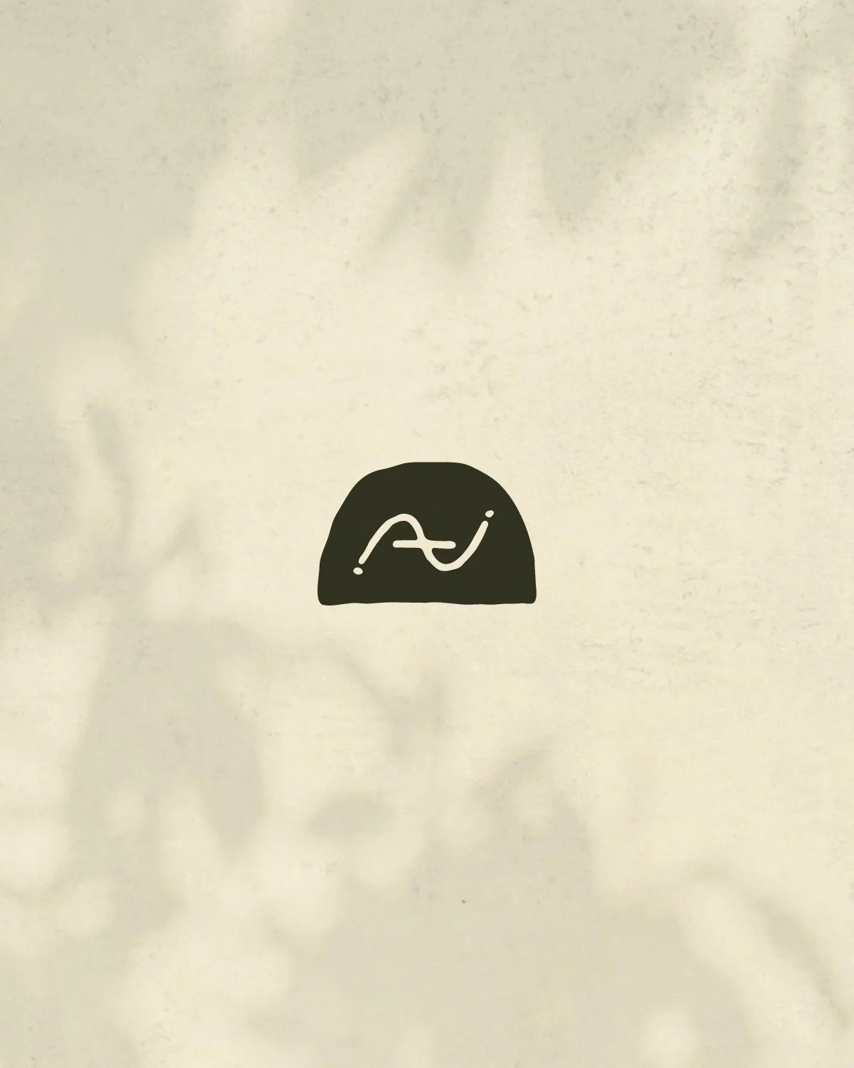 We love a hand-drawn logo mark🤍

There&rsquo;s something so special about those imperfect little details that gives a brand a different level of authenticity and character! And with everything becoming more and more digital, I think the human touch 